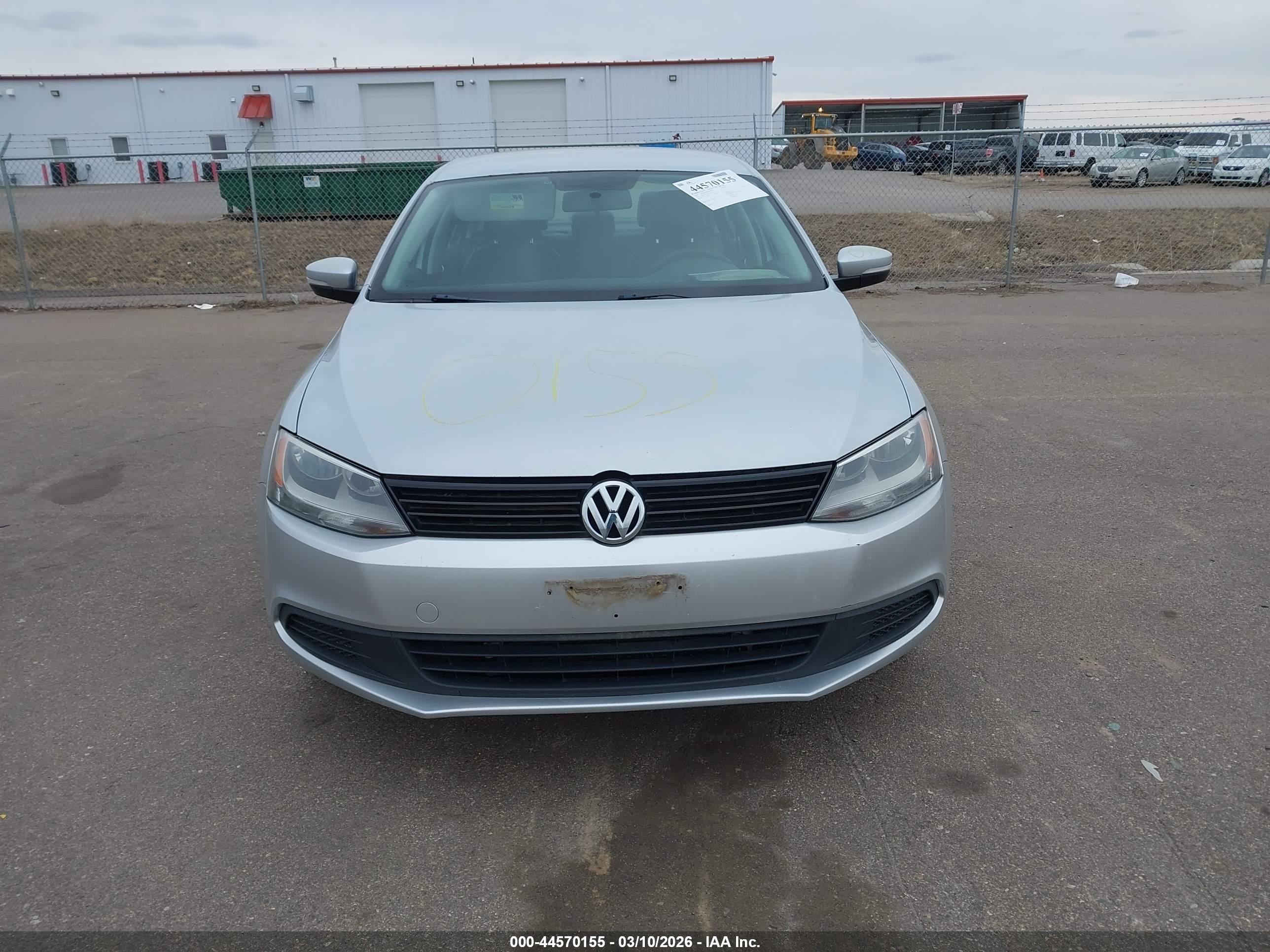 VOLKSWAGEN JETTA image 6