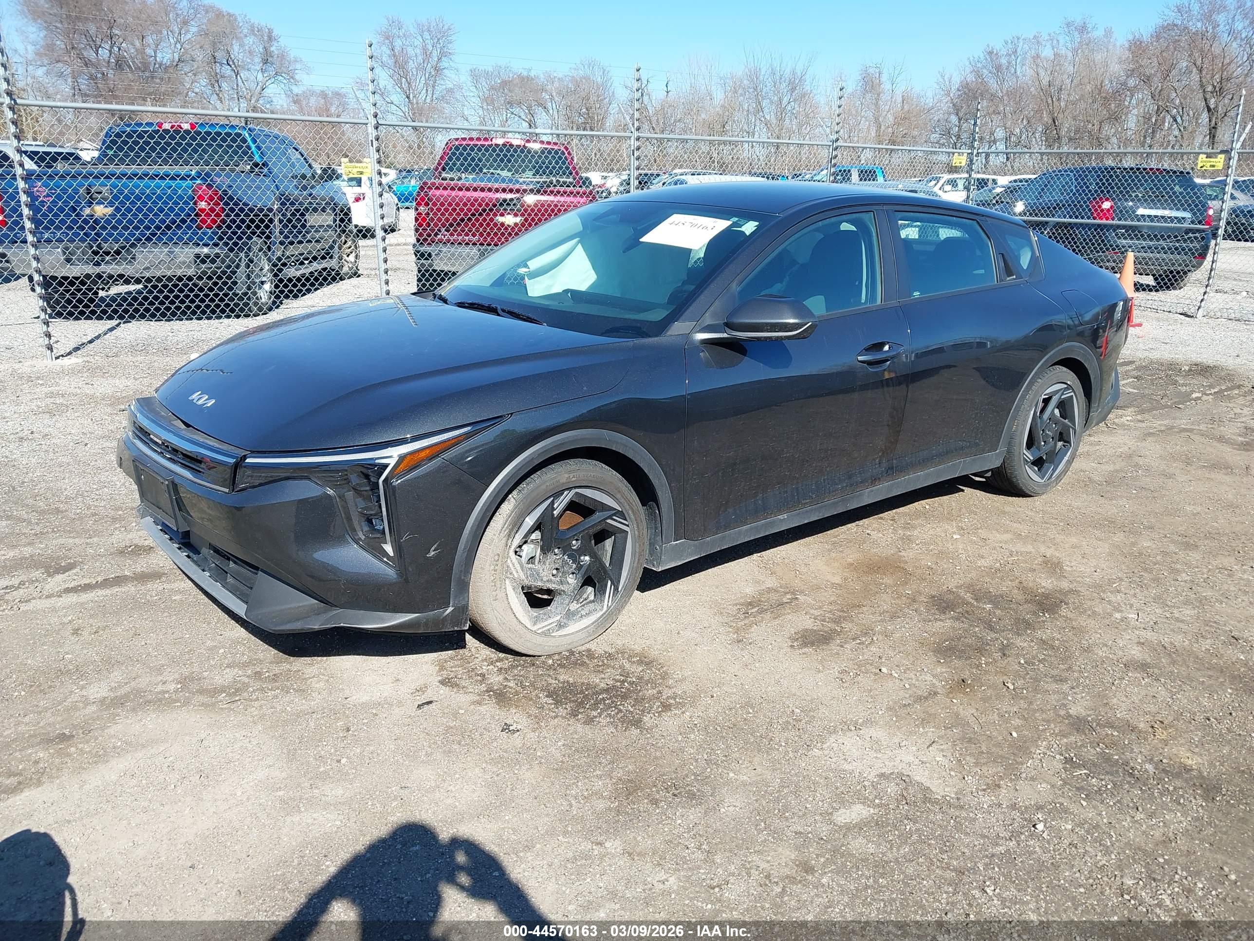 KIA K4 image 2
