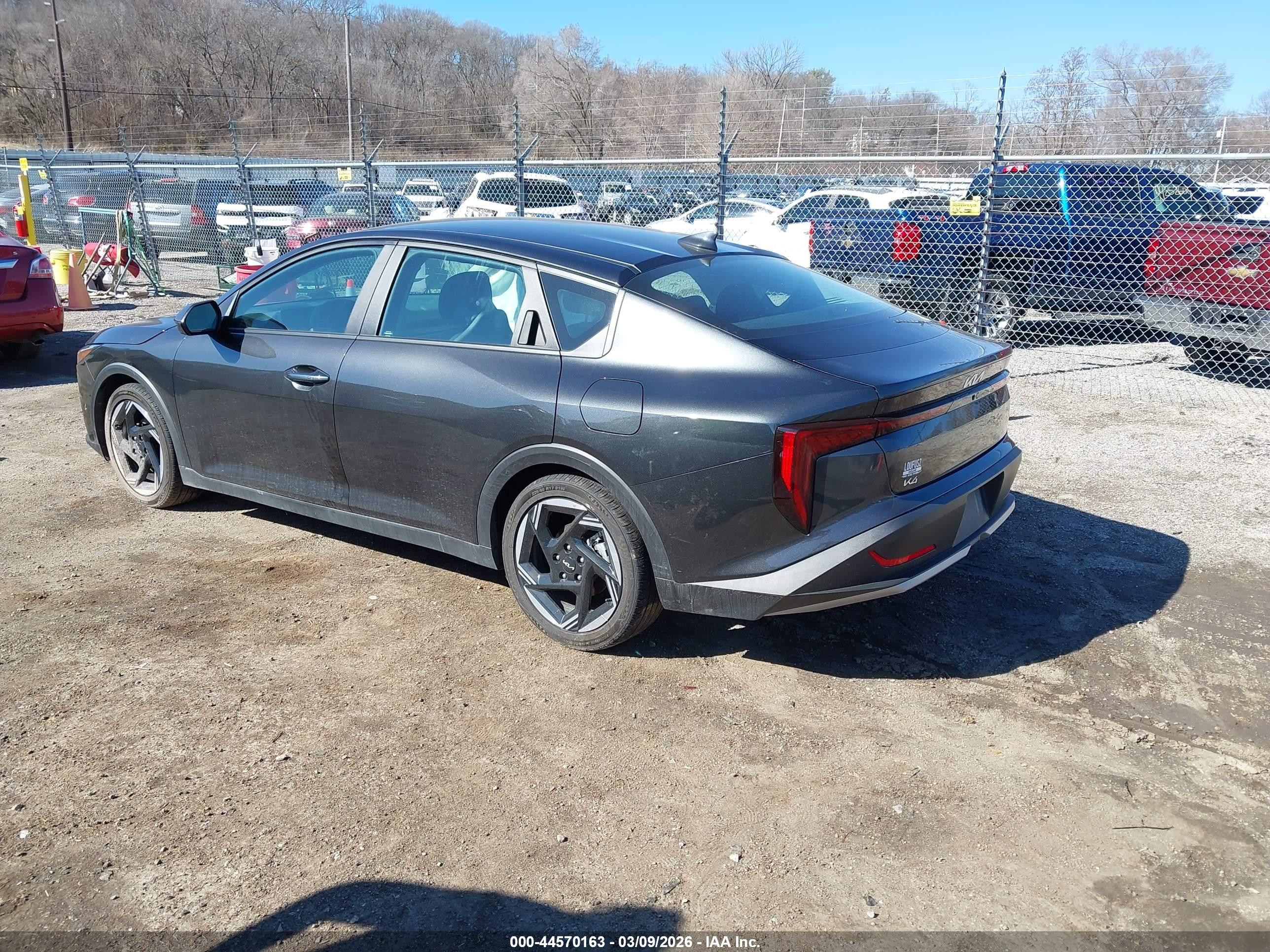 KIA K4 image 3