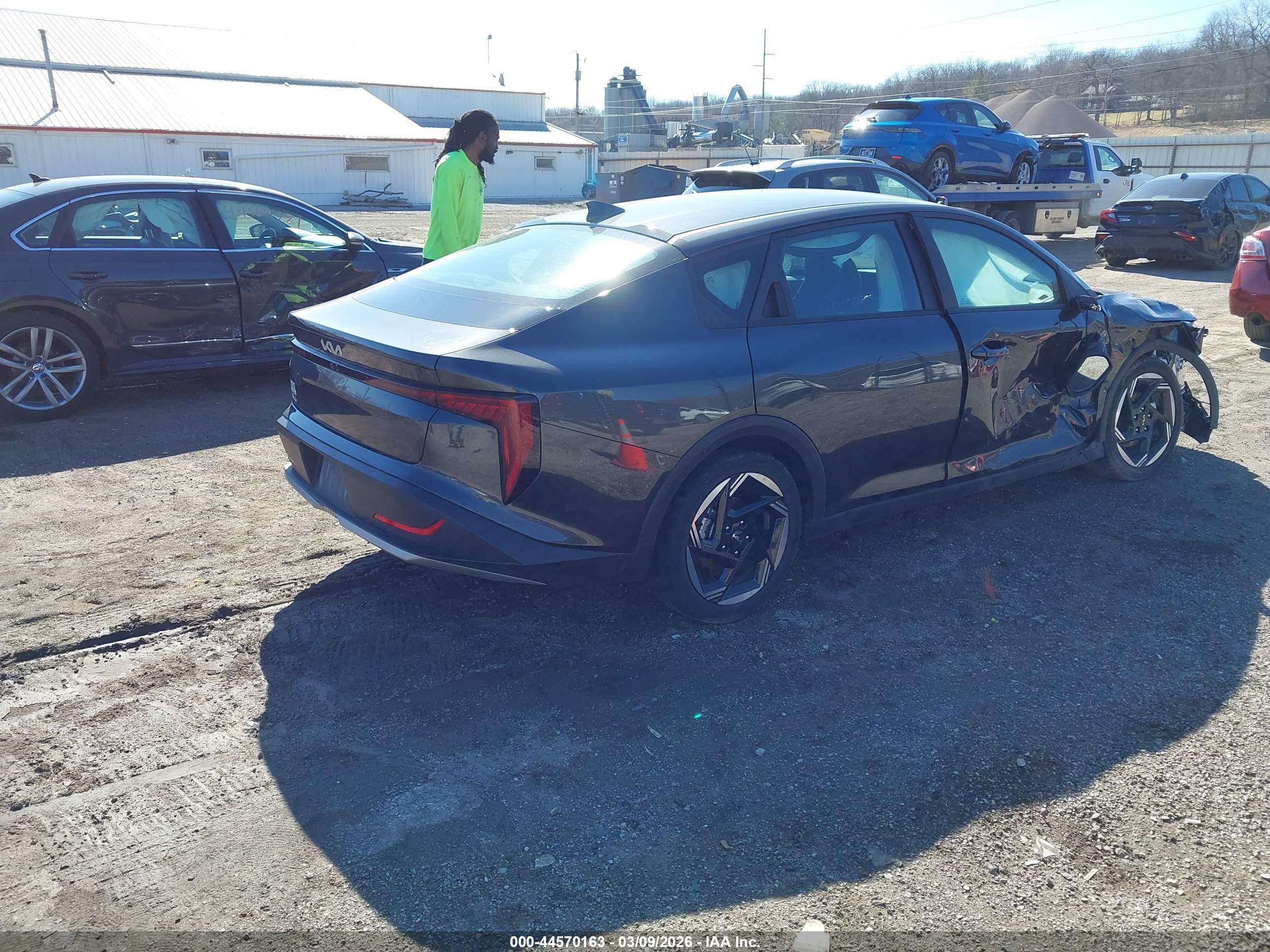 KIA K4 image 4