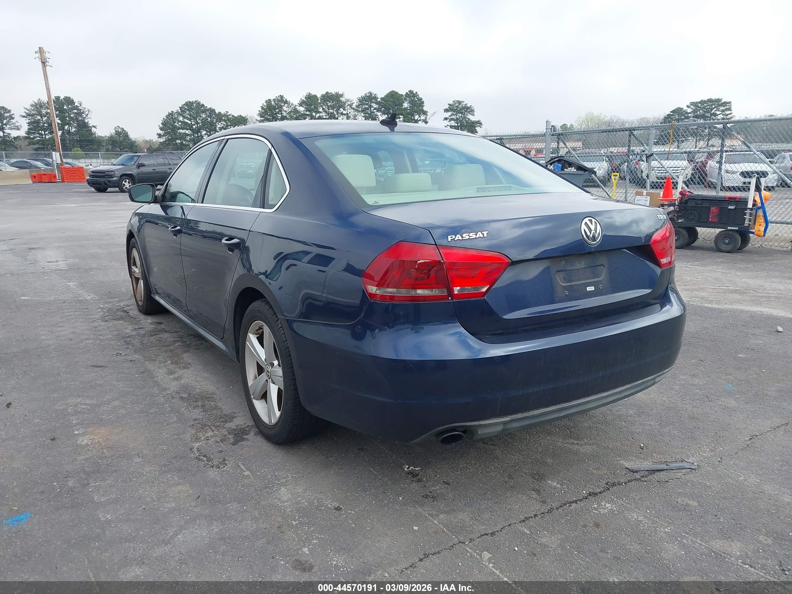 VOLKSWAGEN PASSAT image 3