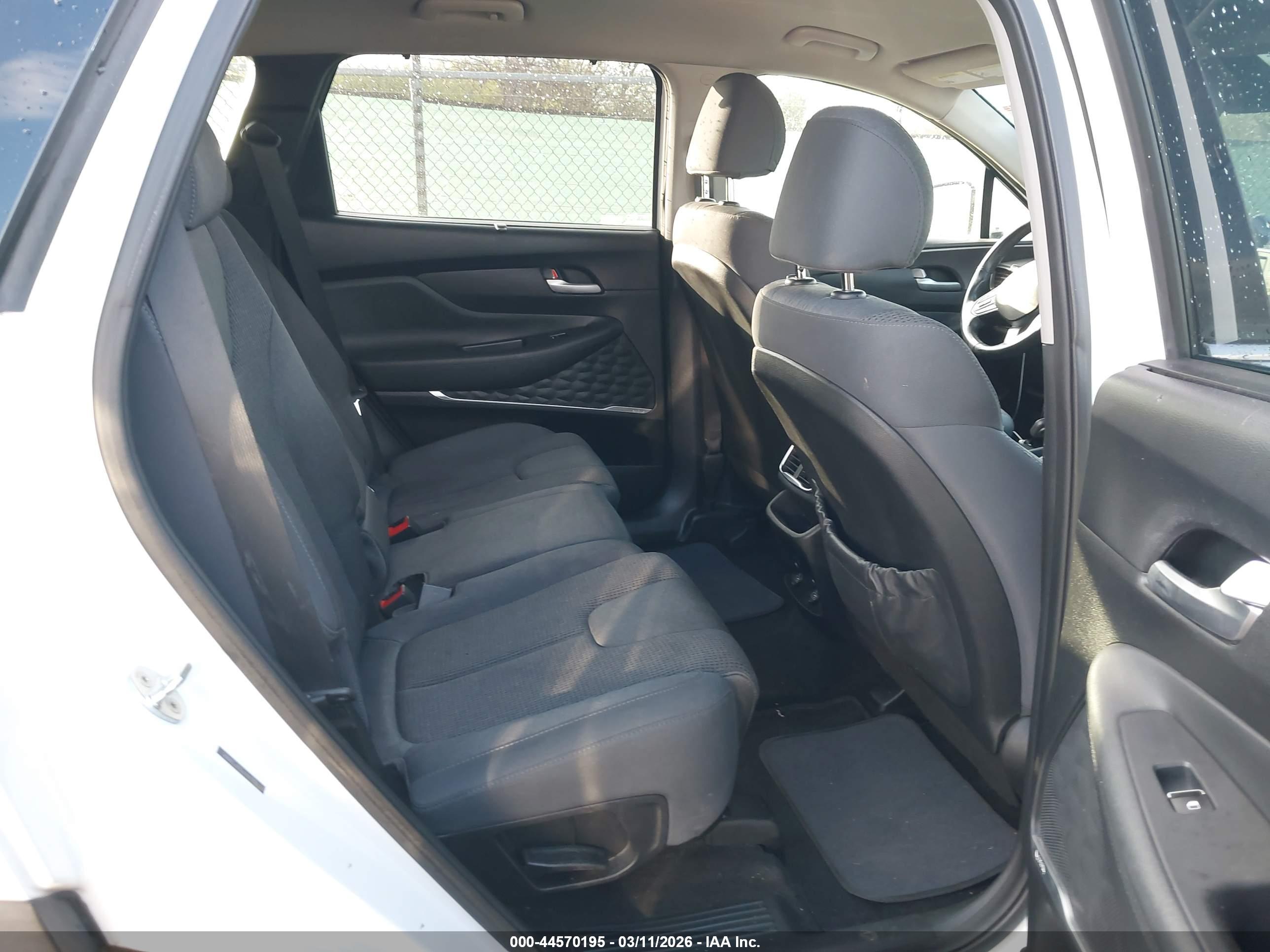 HYUNDAI SANTA image 8