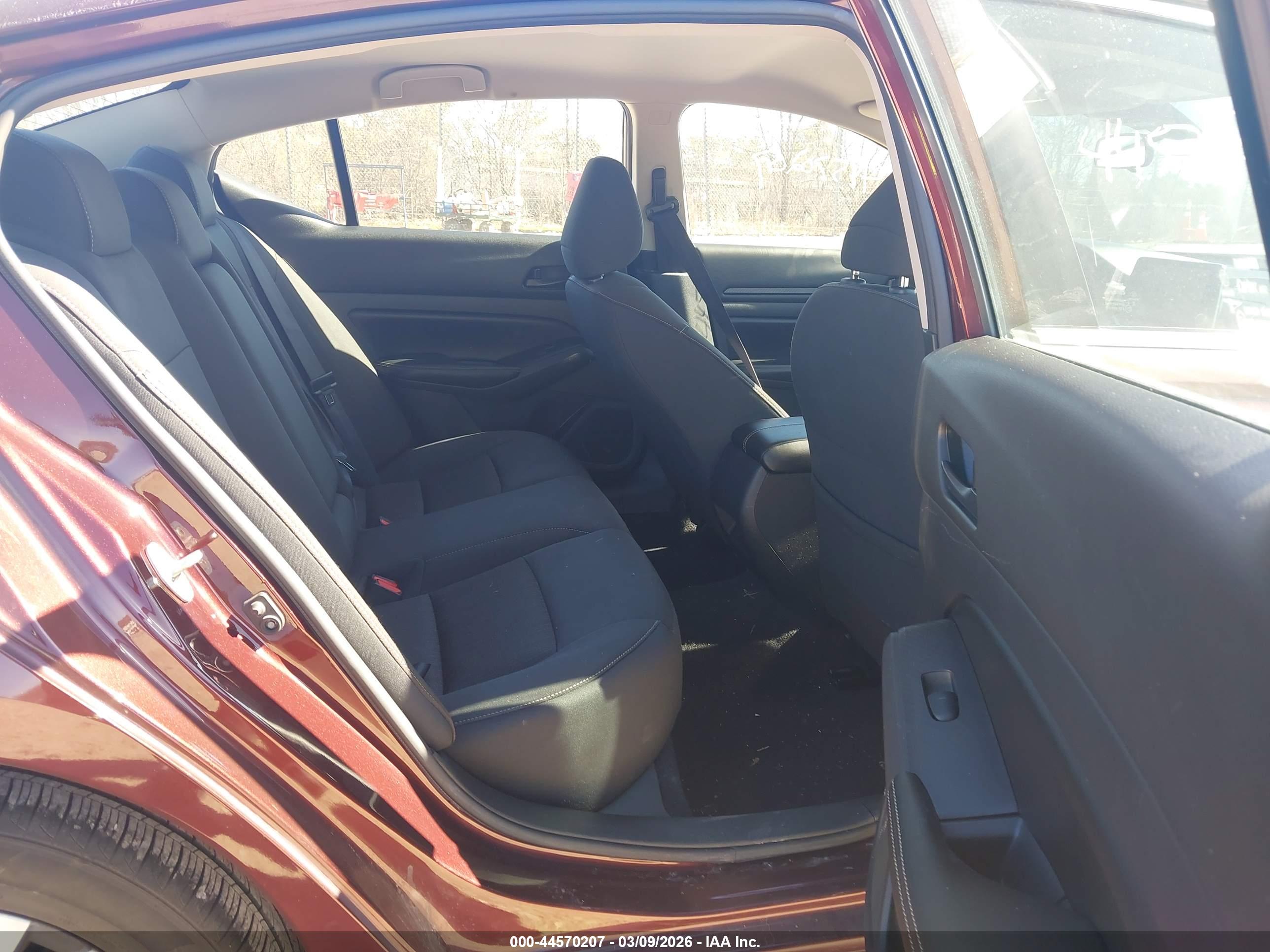 NISSAN ALTIMA image 8