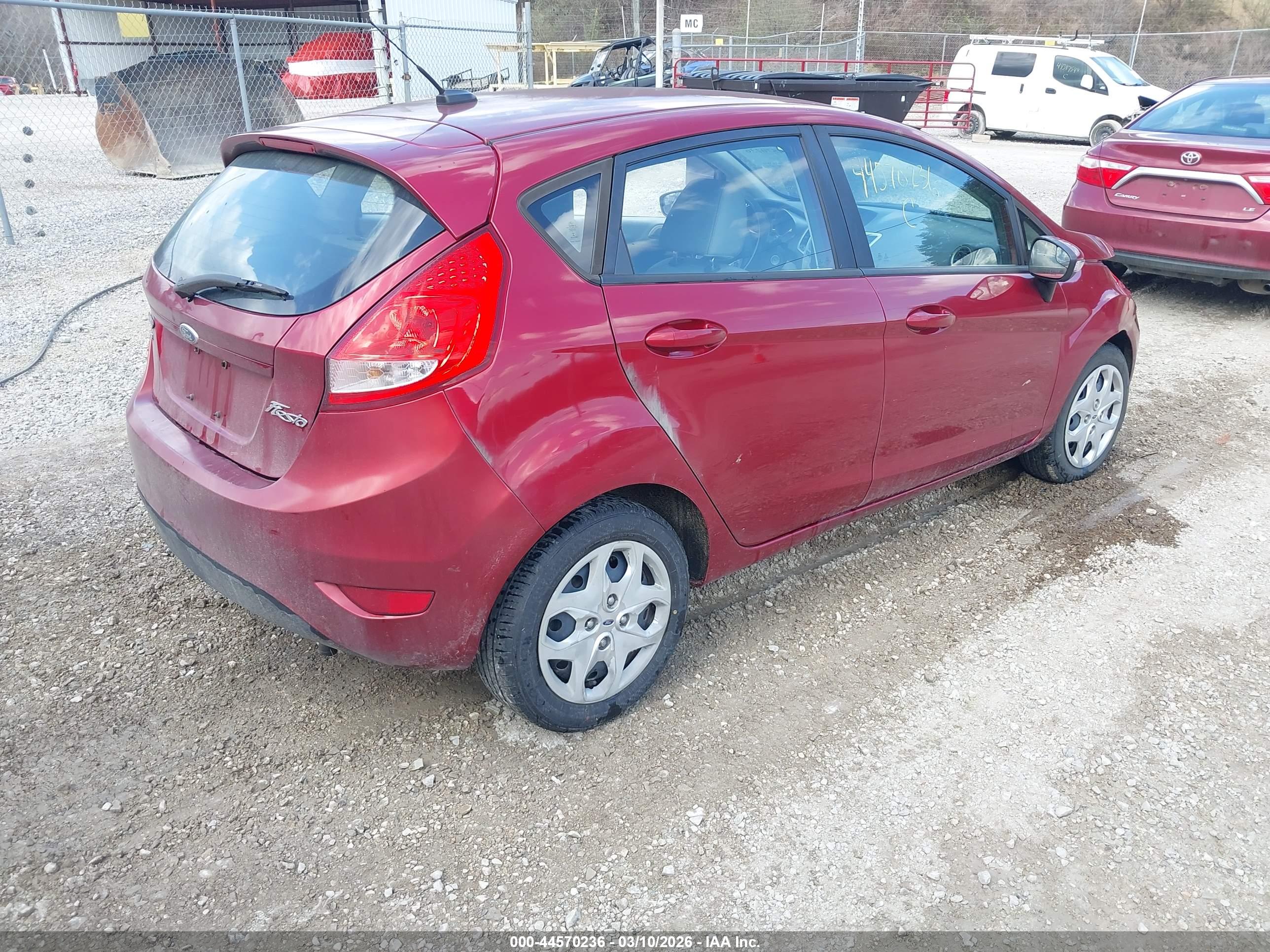 FORD FIESTA image 4