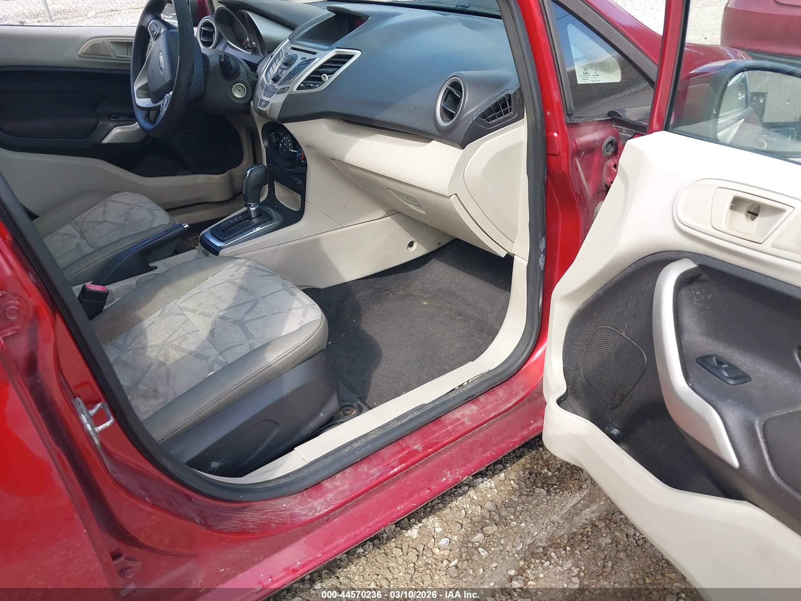 FORD FIESTA image 5