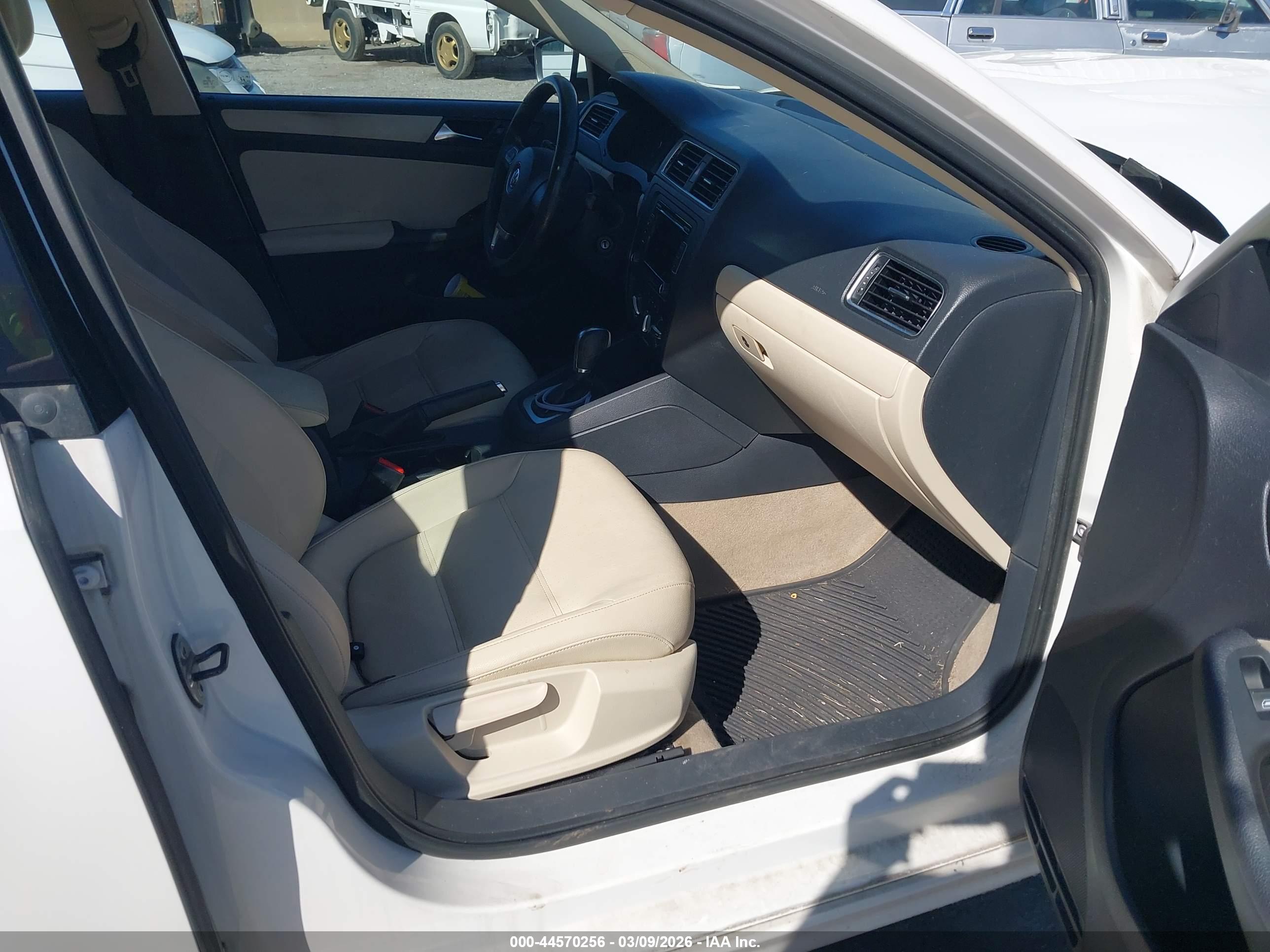 VOLKSWAGEN JETTA image 5