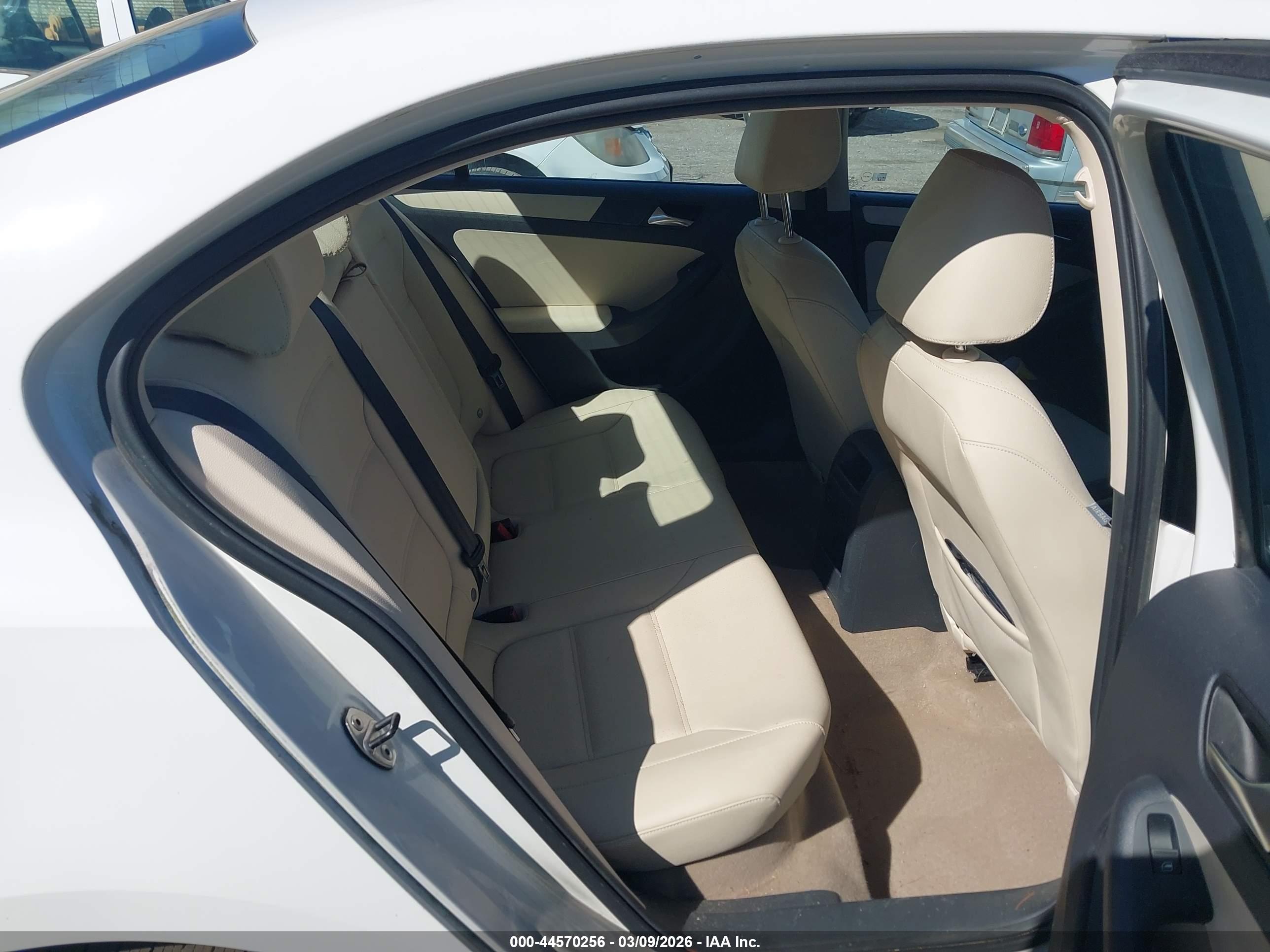 VOLKSWAGEN JETTA image 8