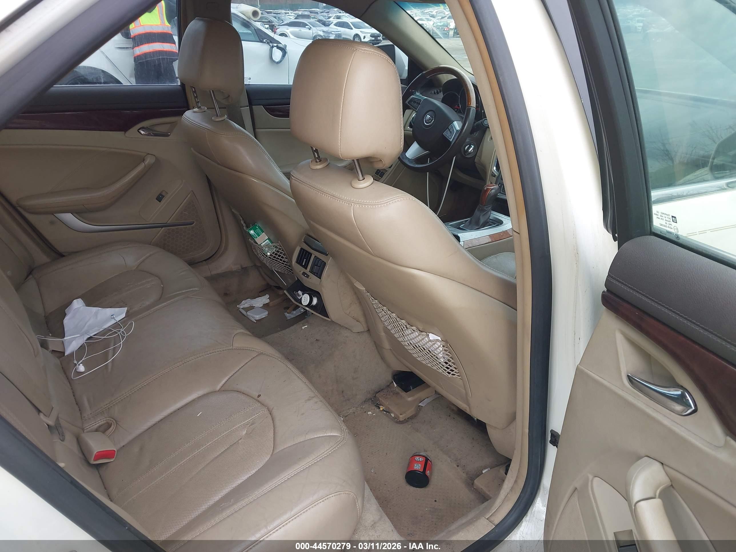 CADILLAC CTS image 8