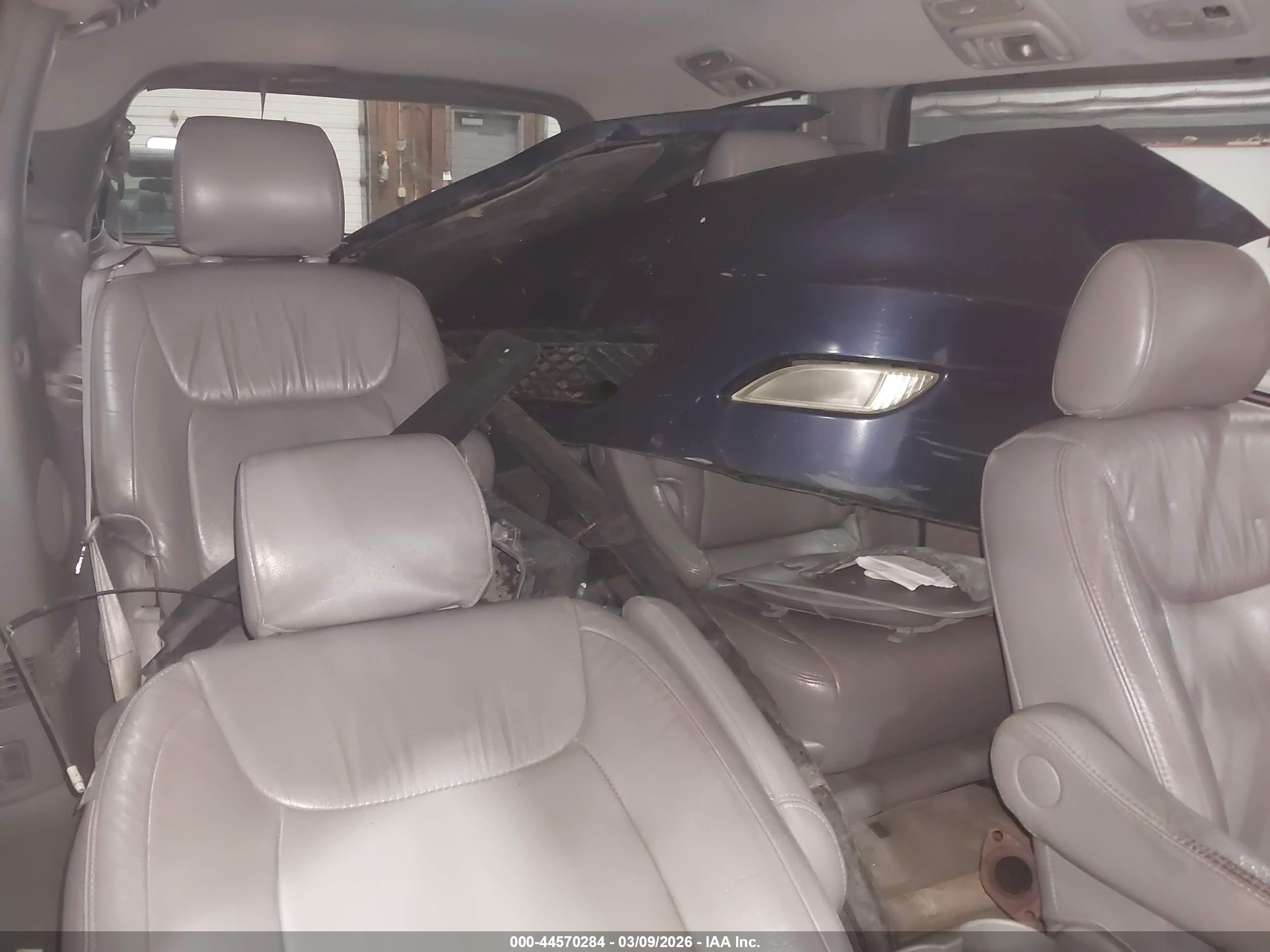 TOYOTA SIENNA image 8