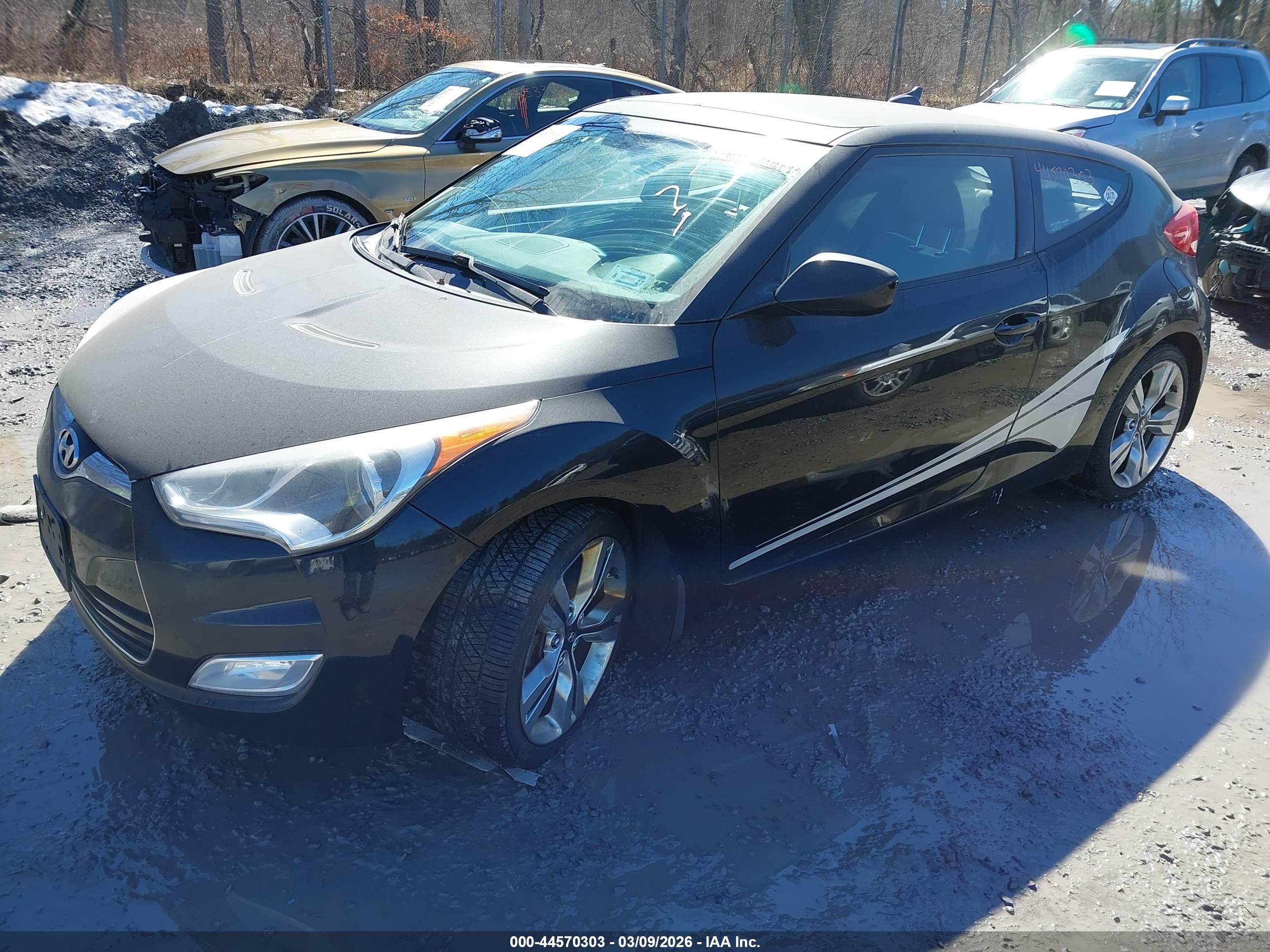 HYUNDAI VELOSTER image 2