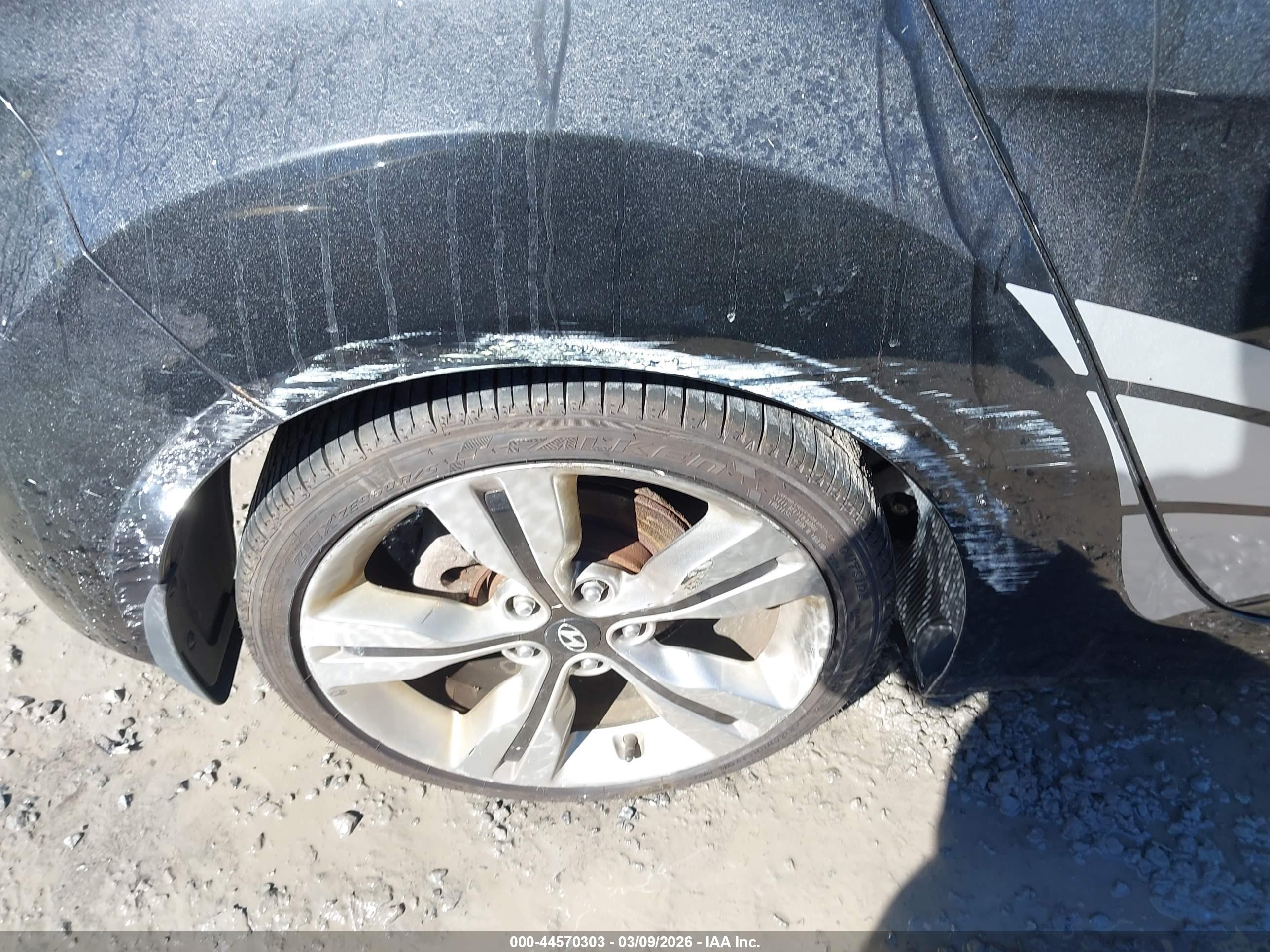 HYUNDAI VELOSTER image 6