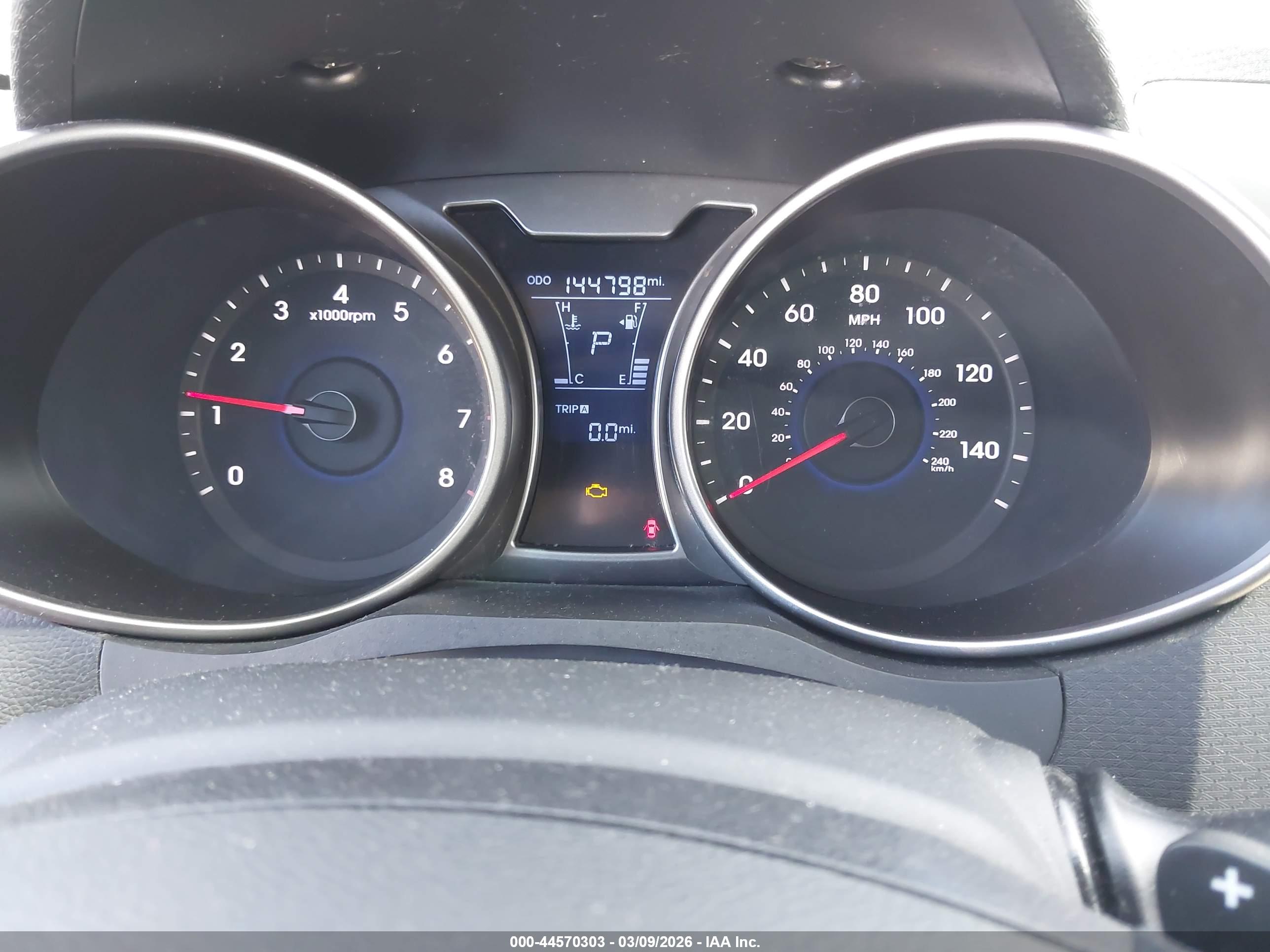 HYUNDAI VELOSTER image 7