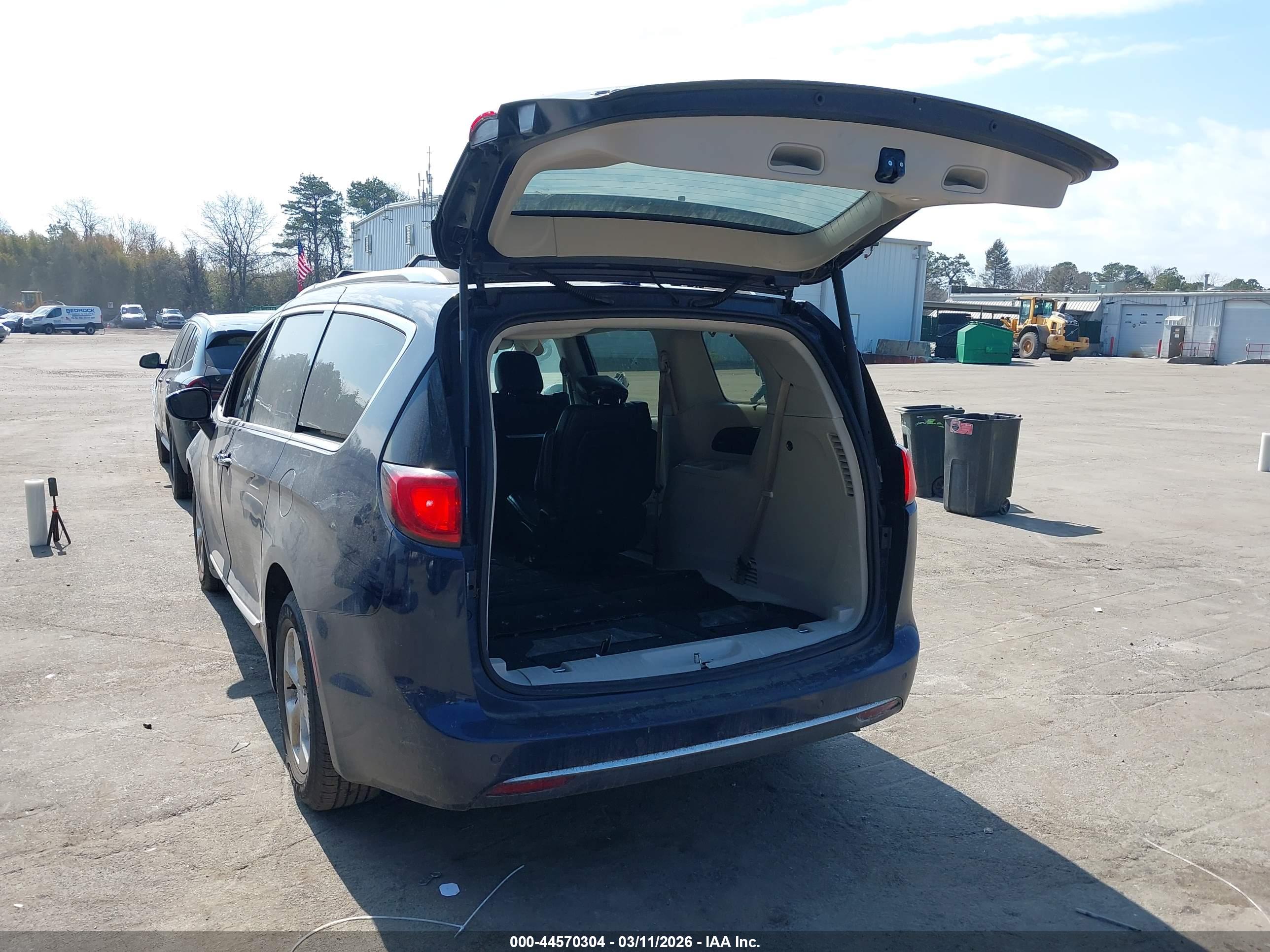 CHRYSLER PACIFICA image 3