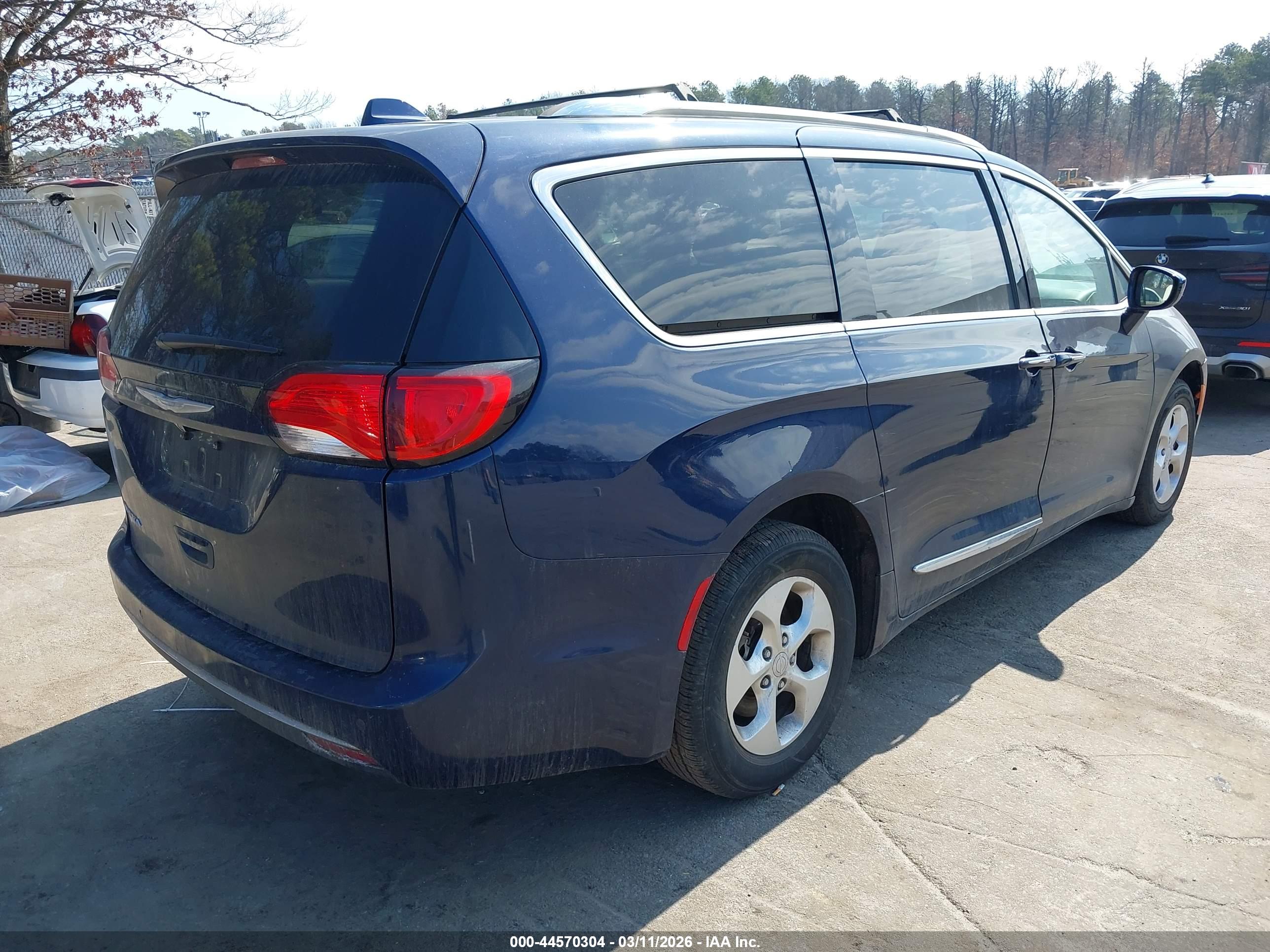 CHRYSLER PACIFICA image 4