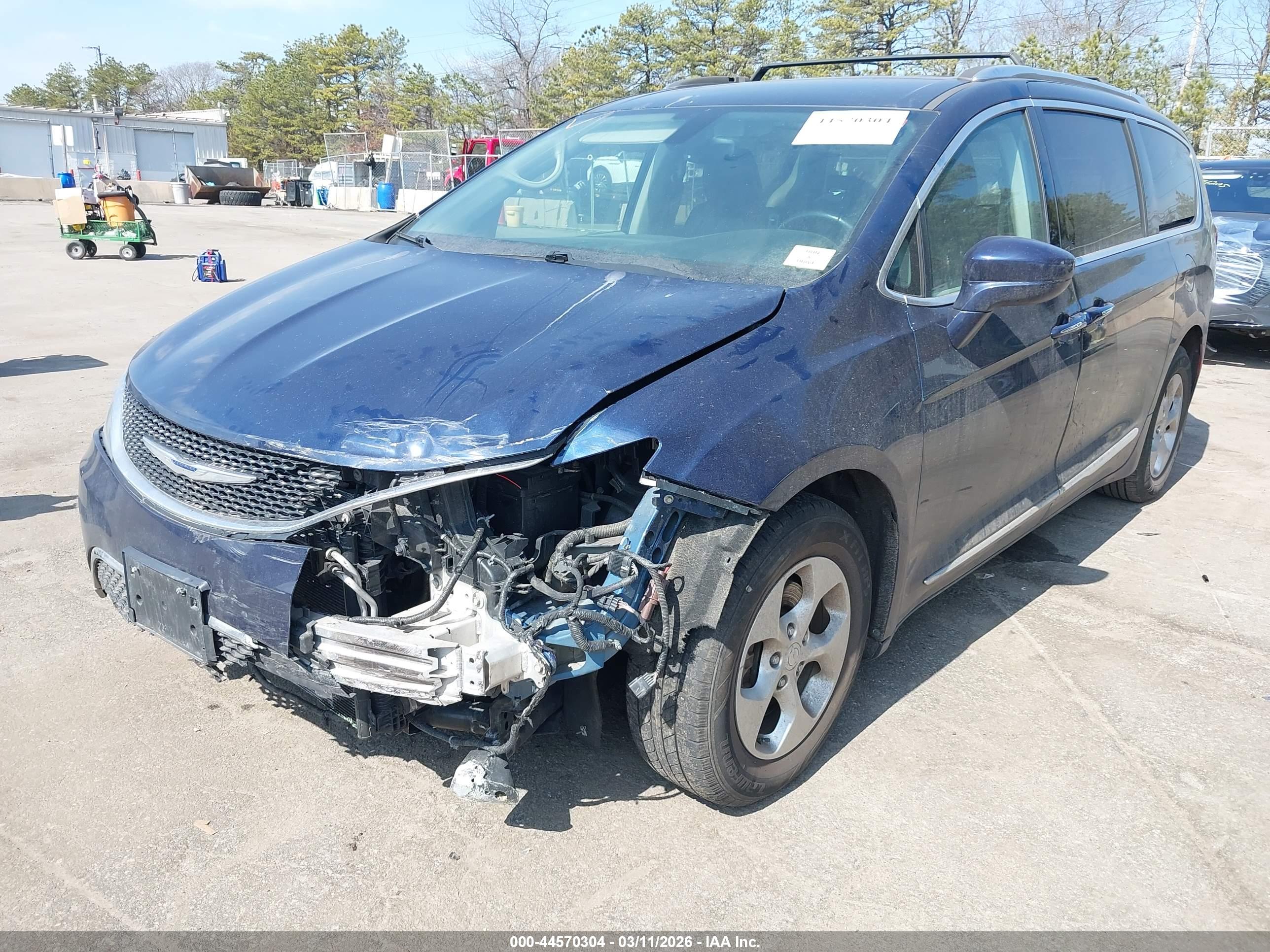 CHRYSLER PACIFICA image 6