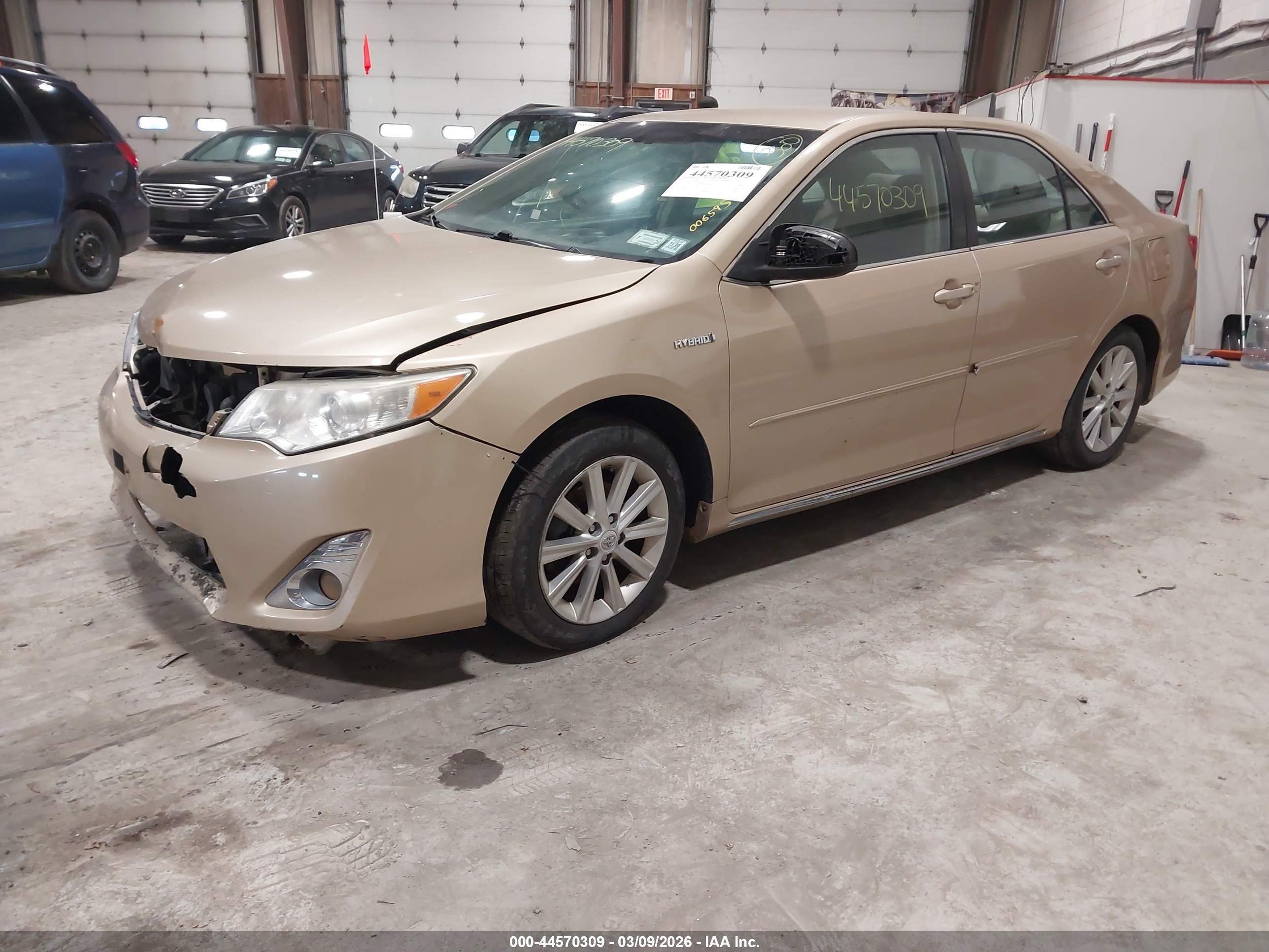 TOYOTA CAMRY image 2
