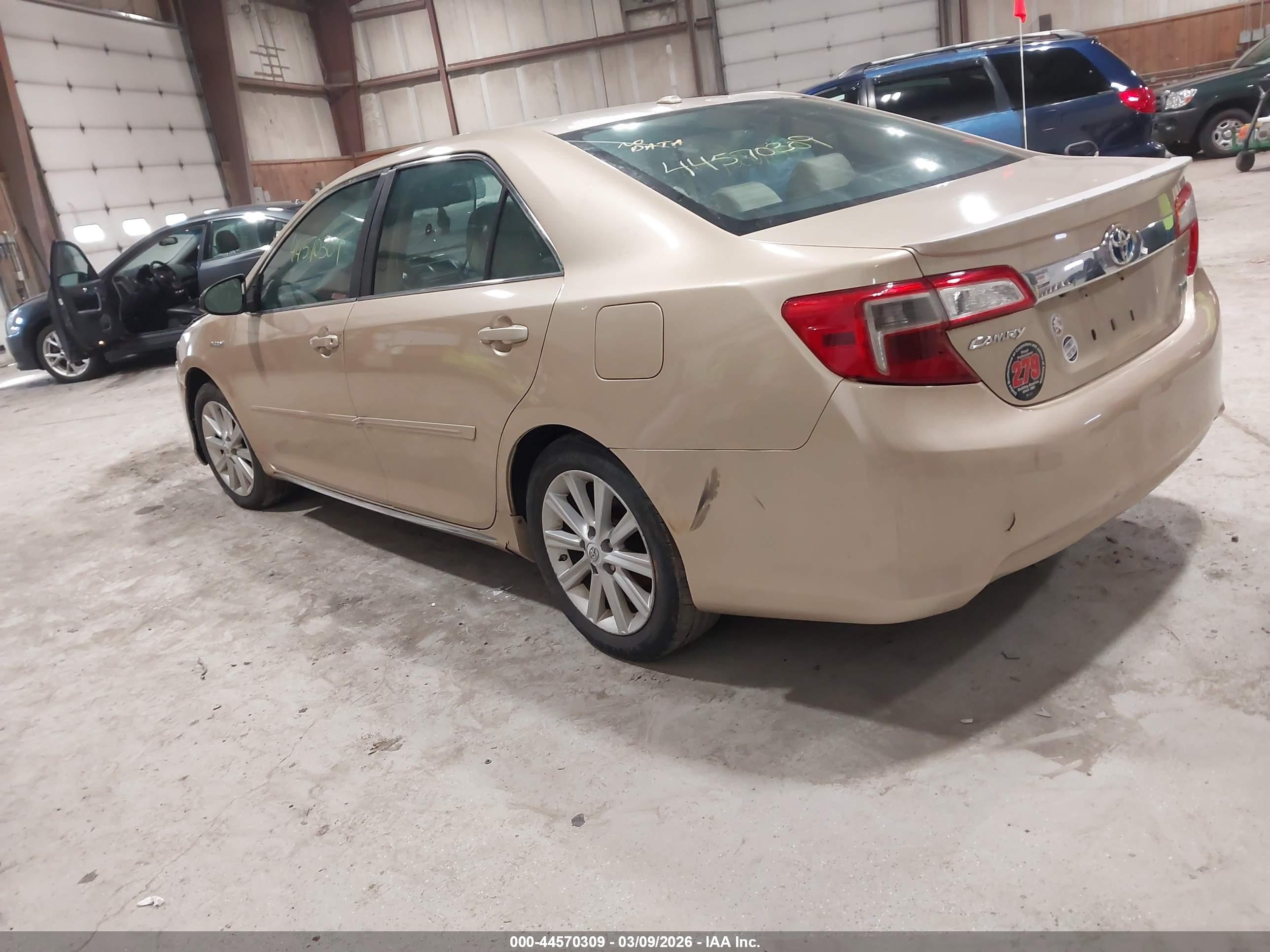 TOYOTA CAMRY image 3