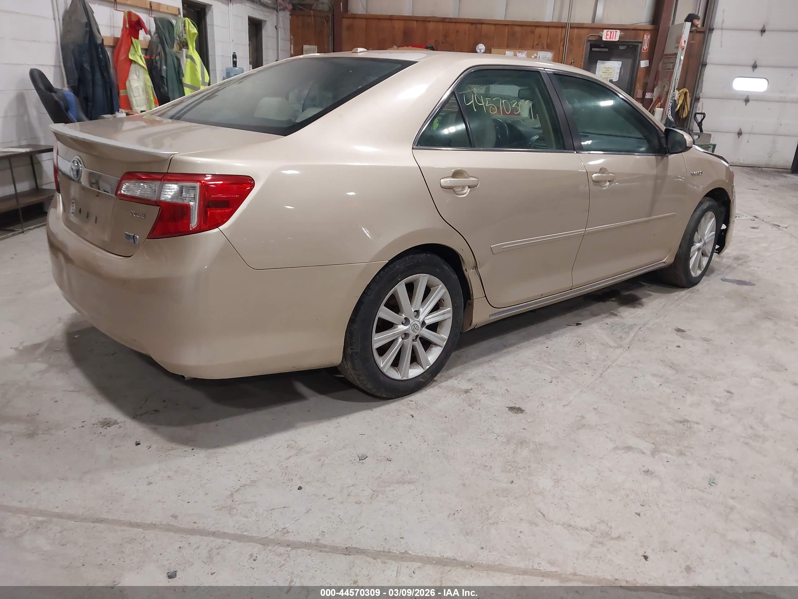 TOYOTA CAMRY image 4