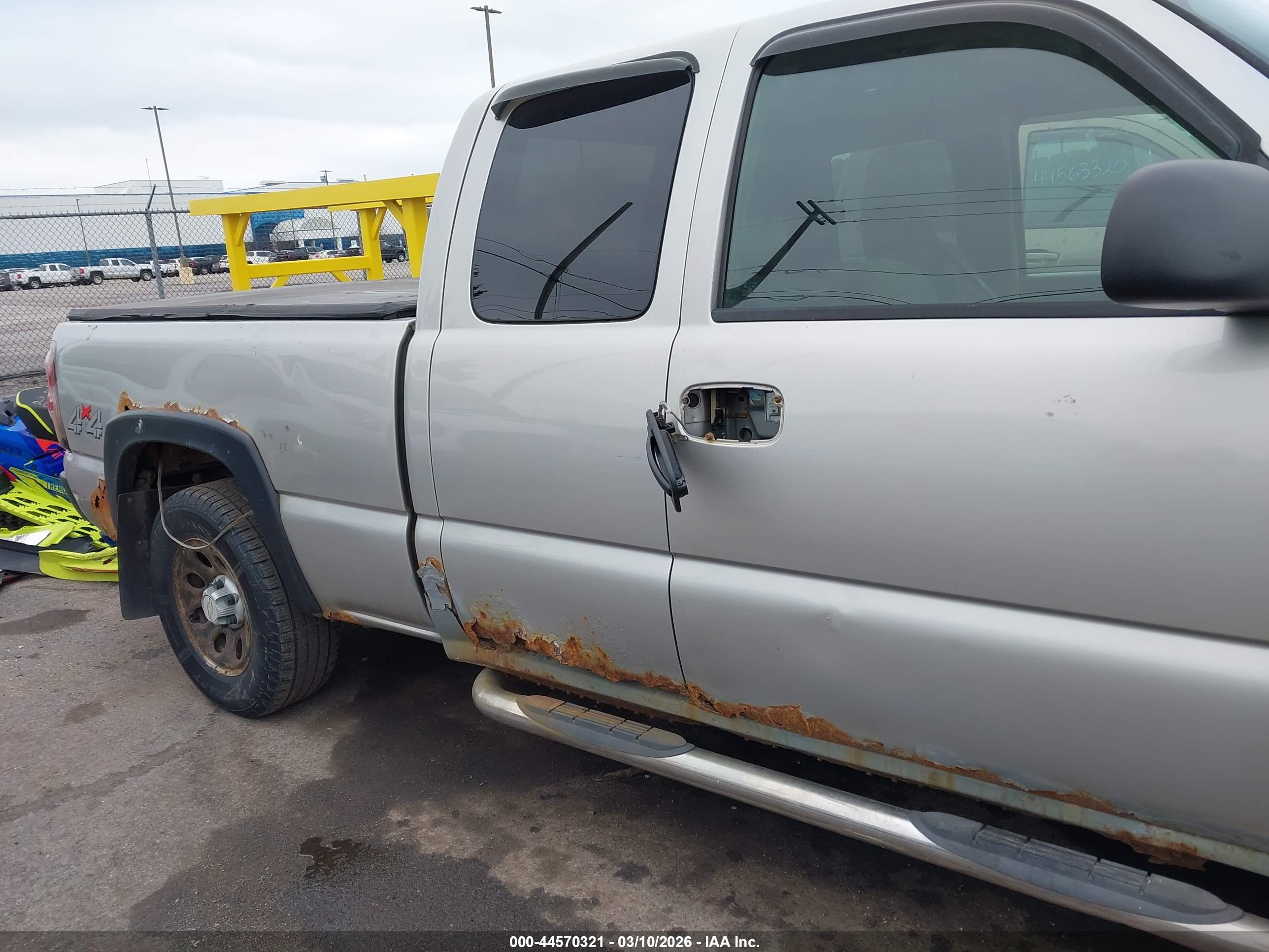 CHEVROLET SILVERADO image 6