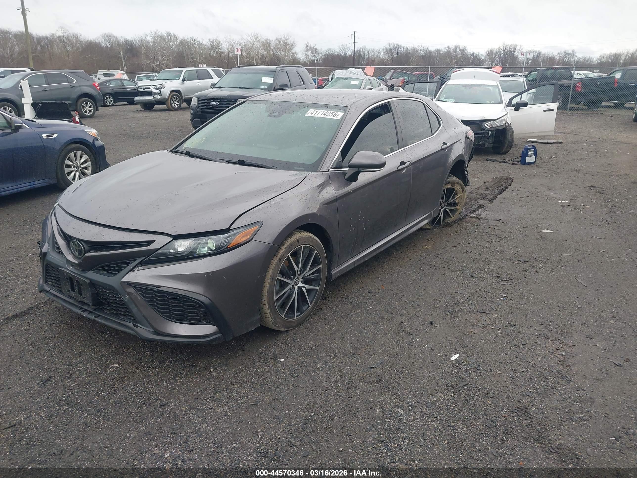 TOYOTA CAMRY image 2