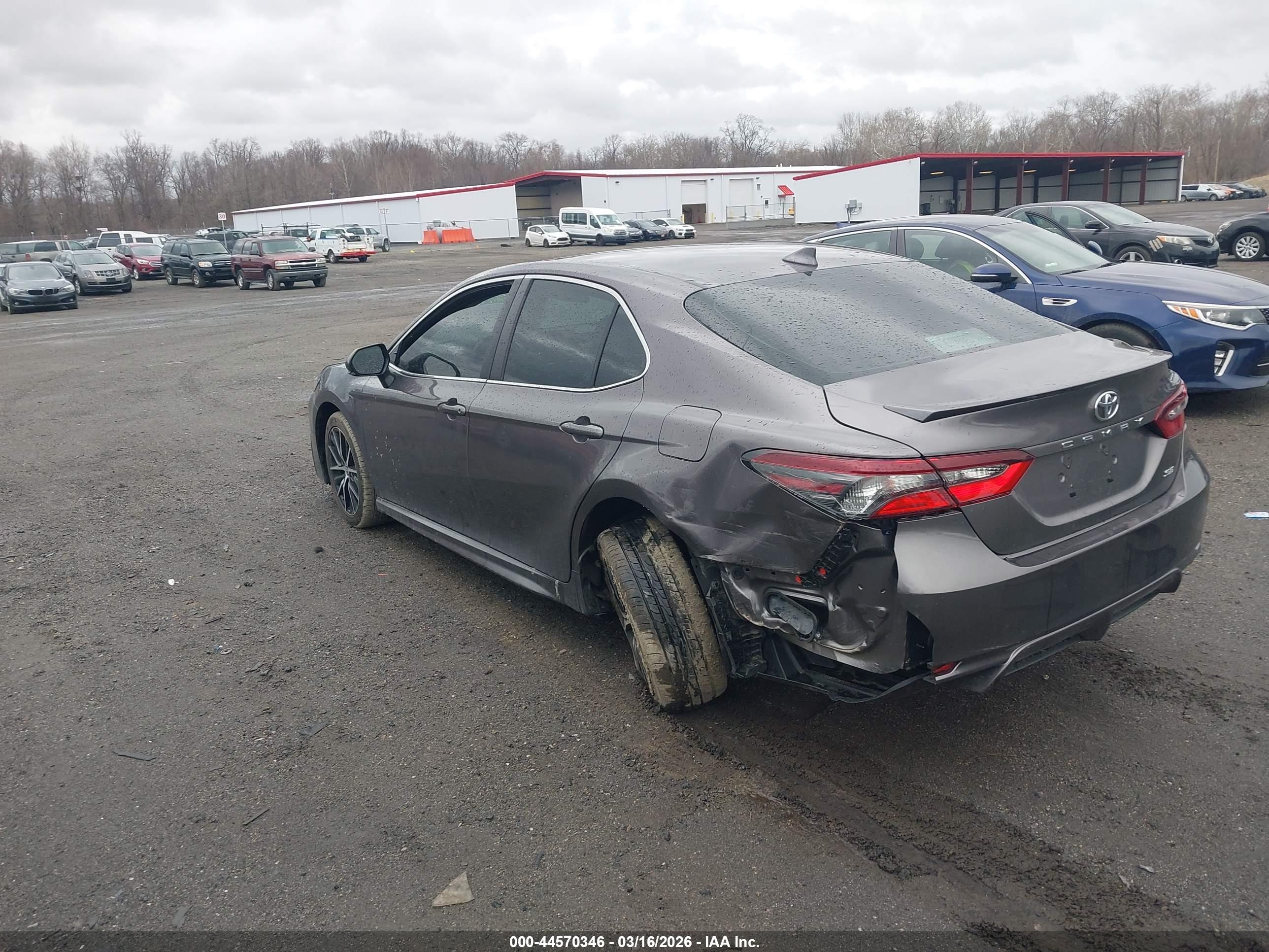 TOYOTA CAMRY image 3