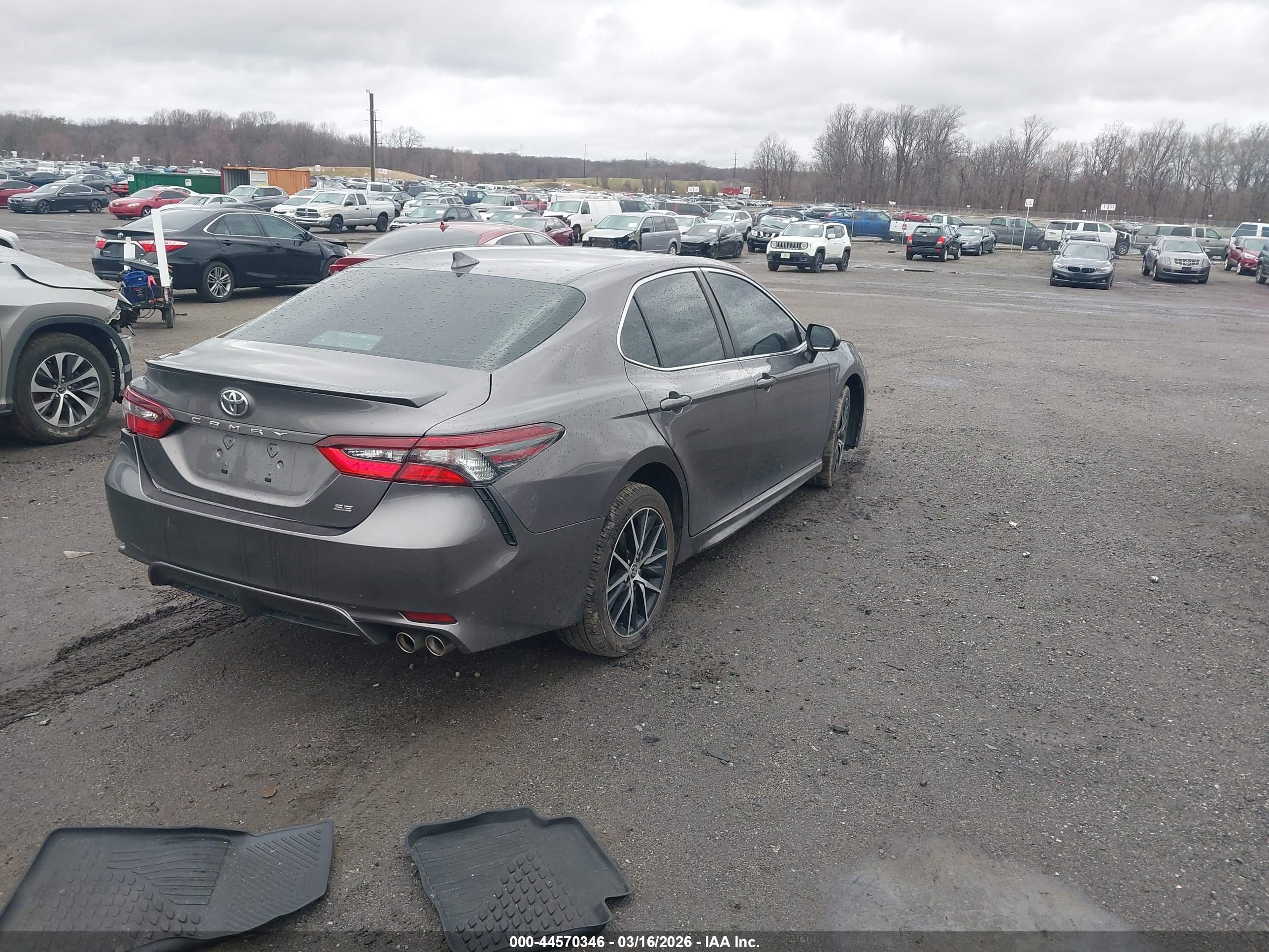 TOYOTA CAMRY image 4
