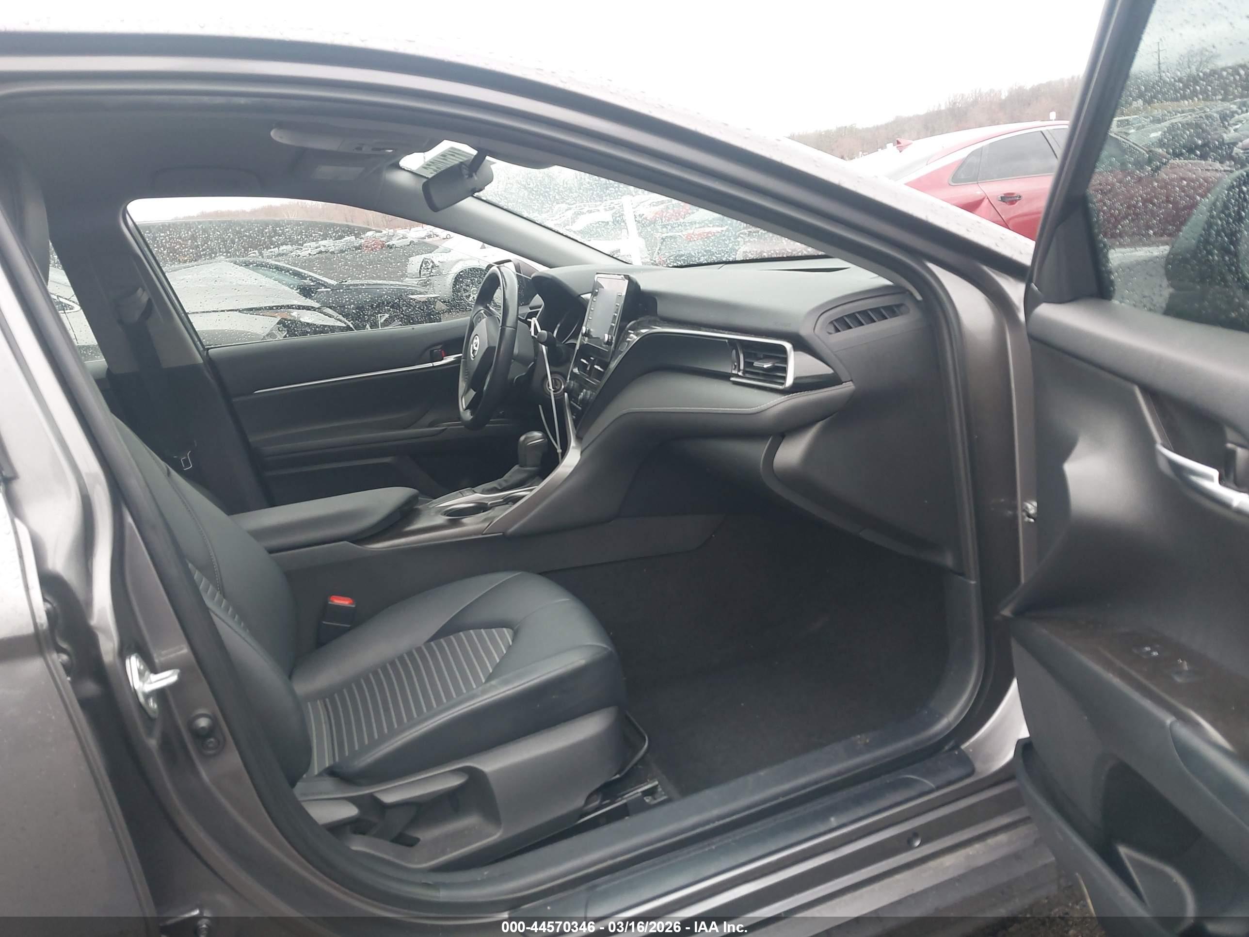 TOYOTA CAMRY image 5