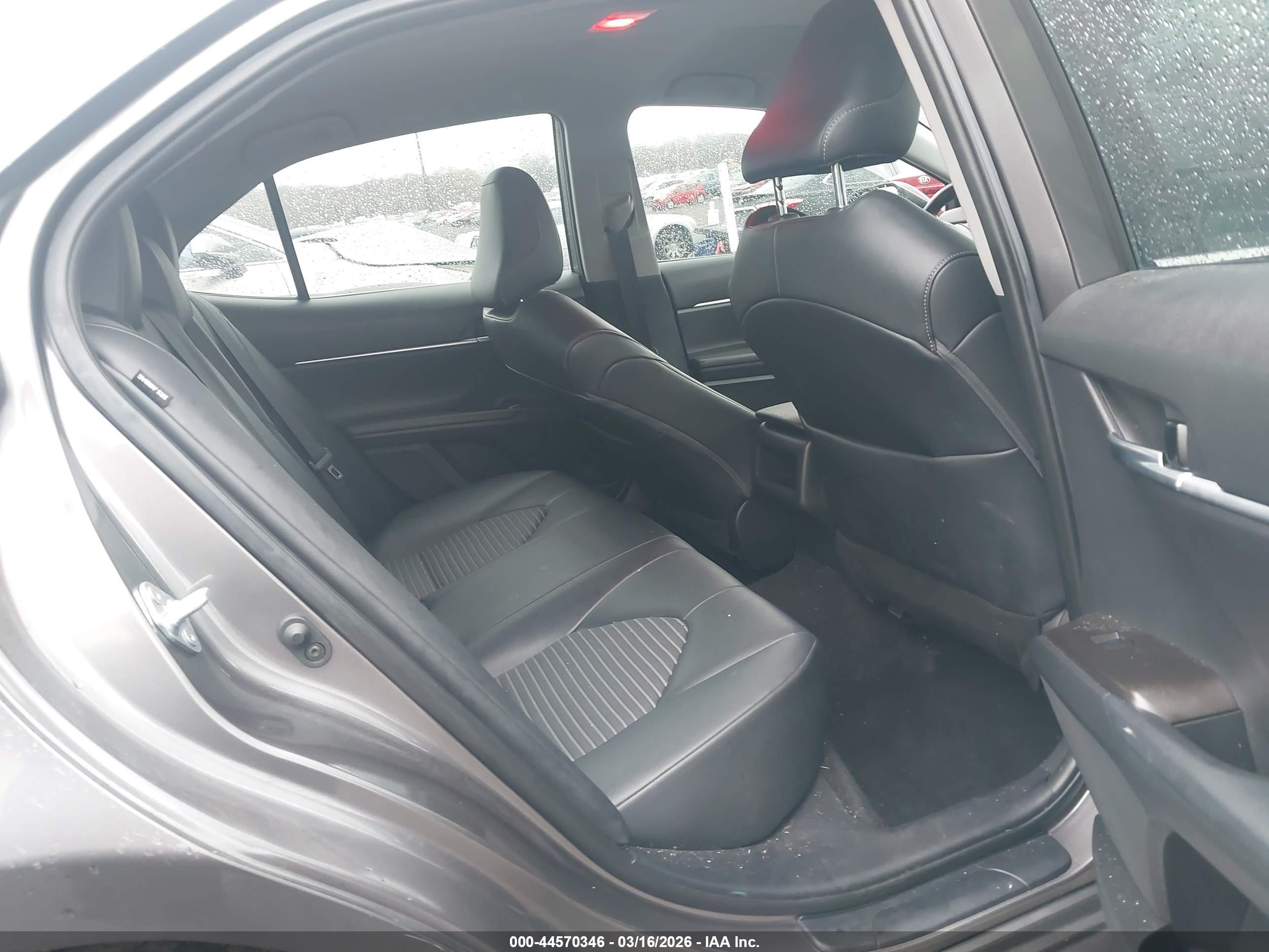 TOYOTA CAMRY image 8