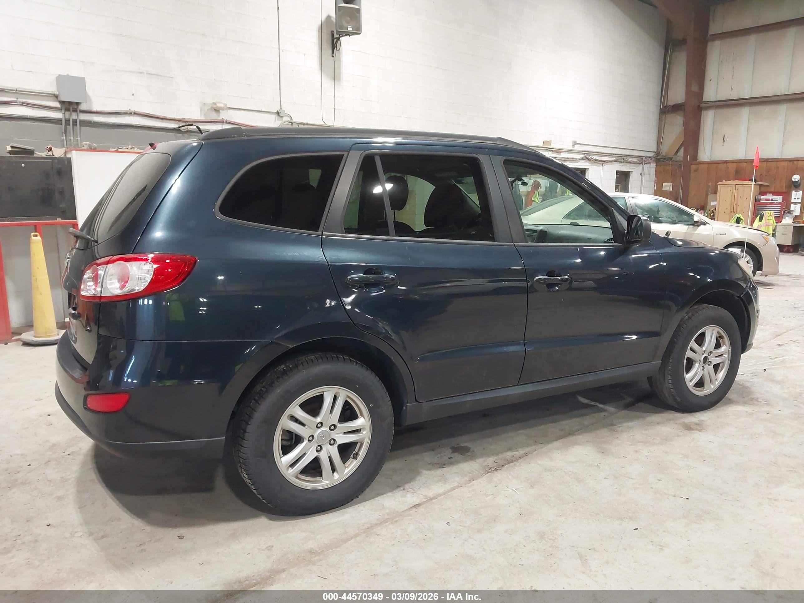 HYUNDAI SANTA image 4