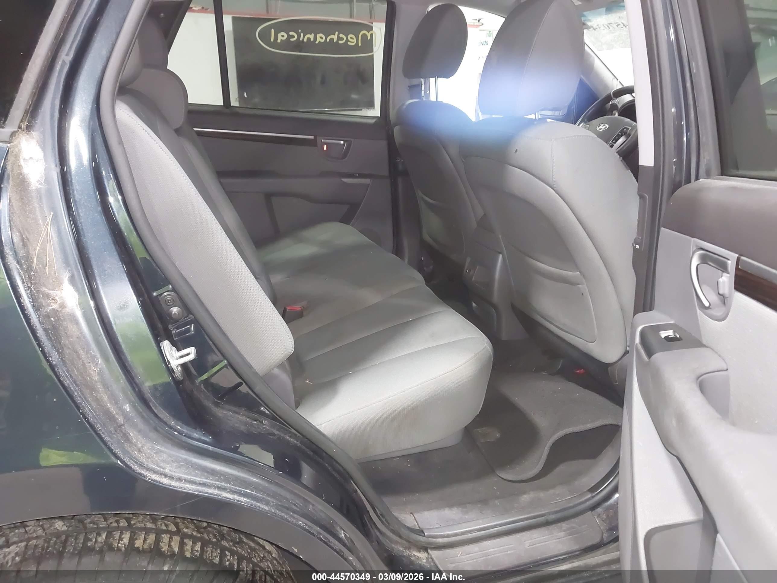 HYUNDAI SANTA image 8