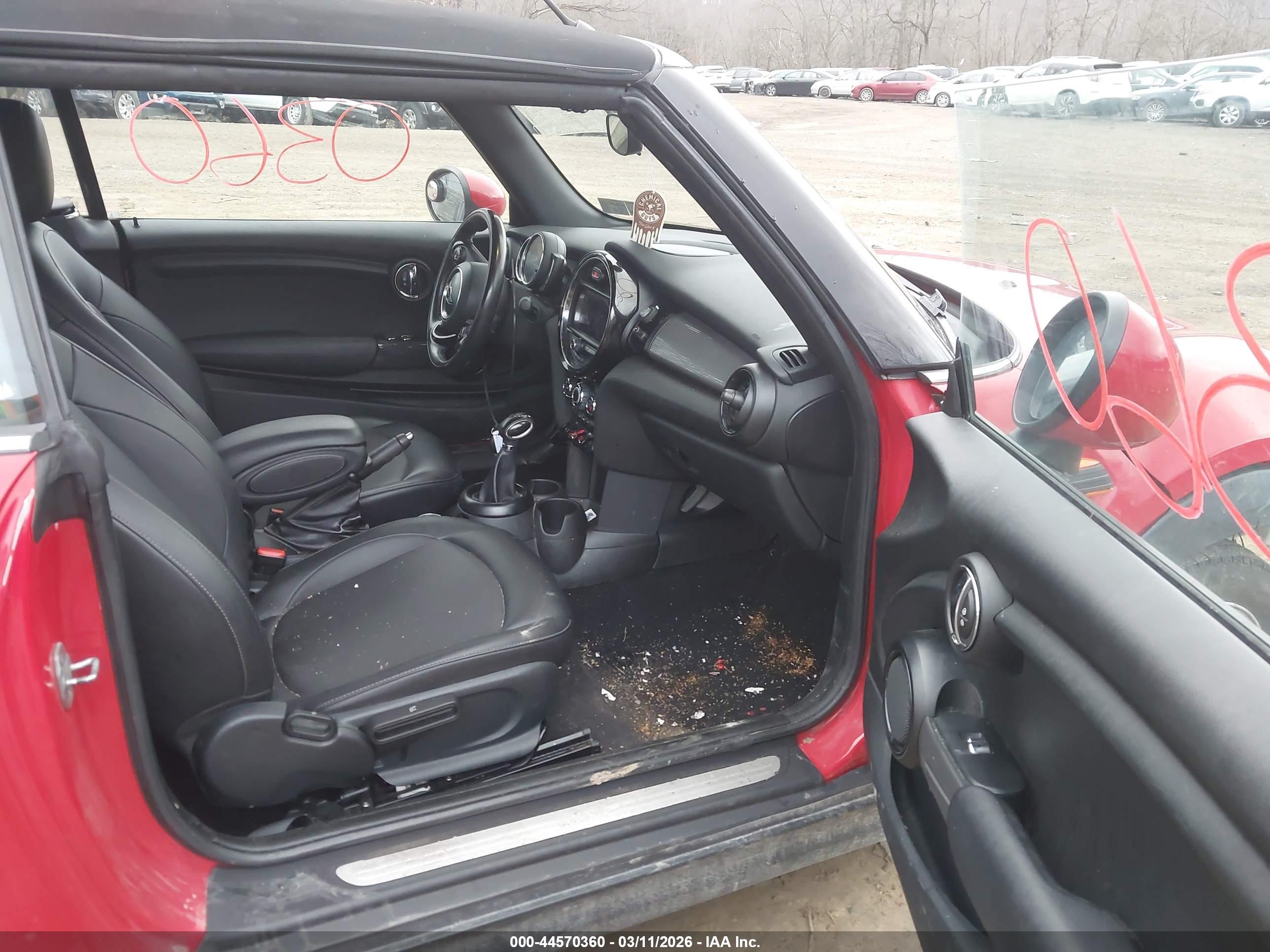 MINI CONVERTIBLE image 5