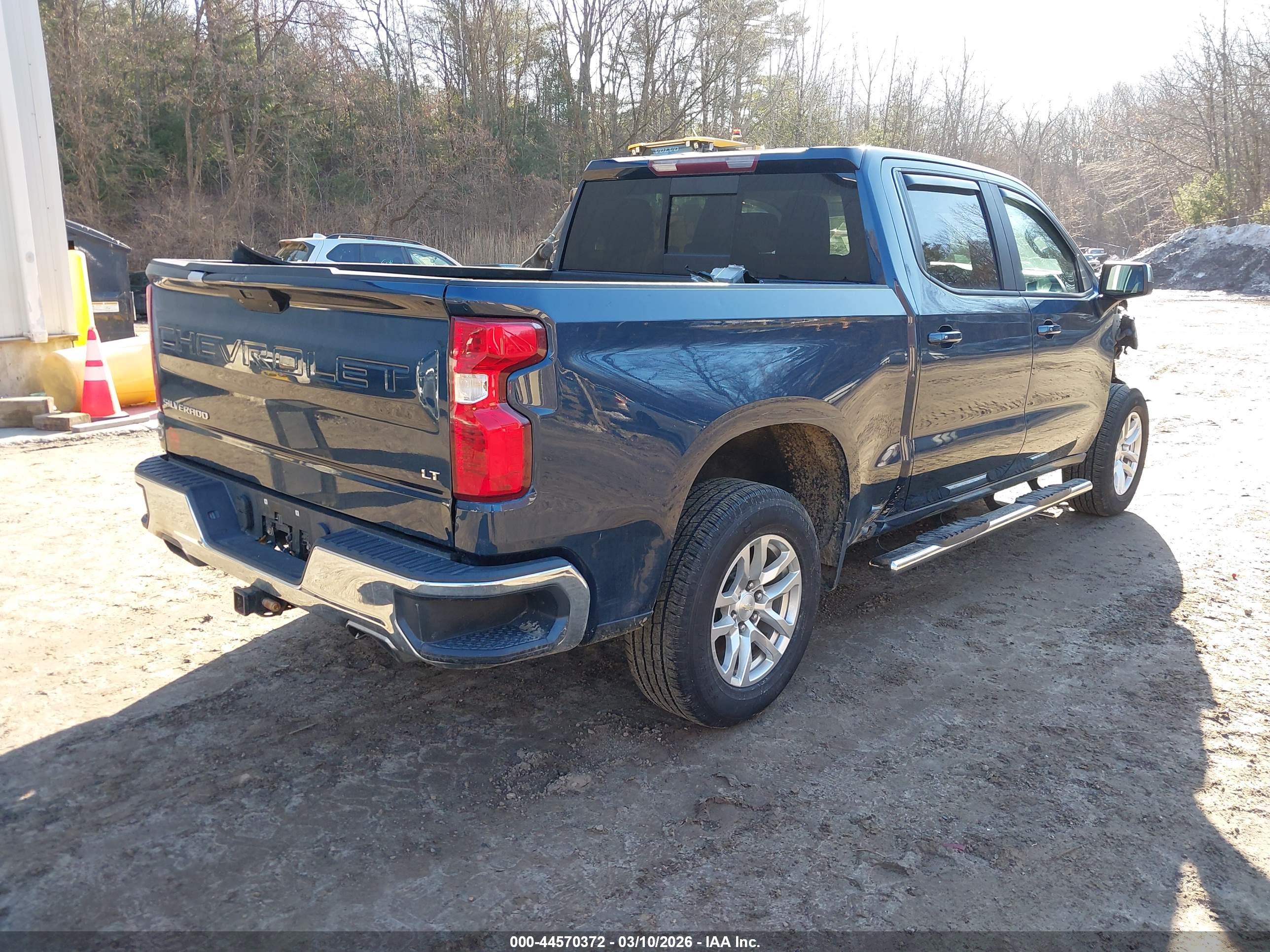 CHEVROLET SILVERADO image 4