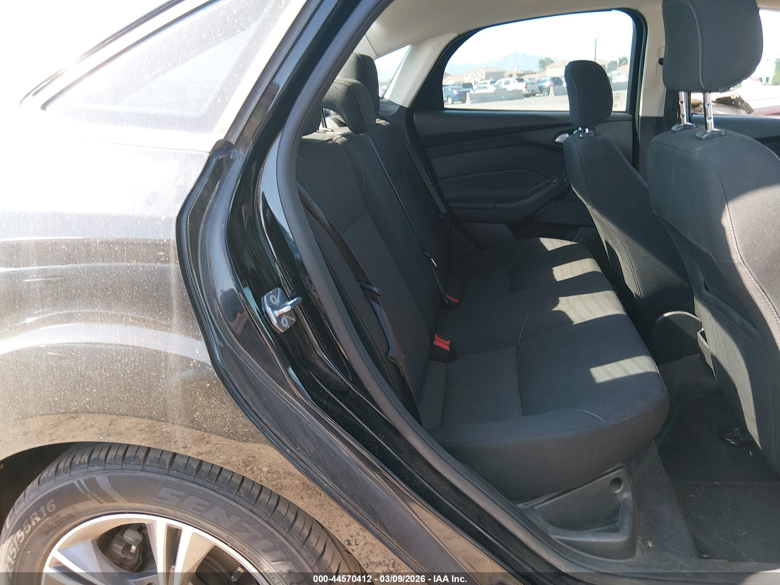 FORD FOCUS image 8