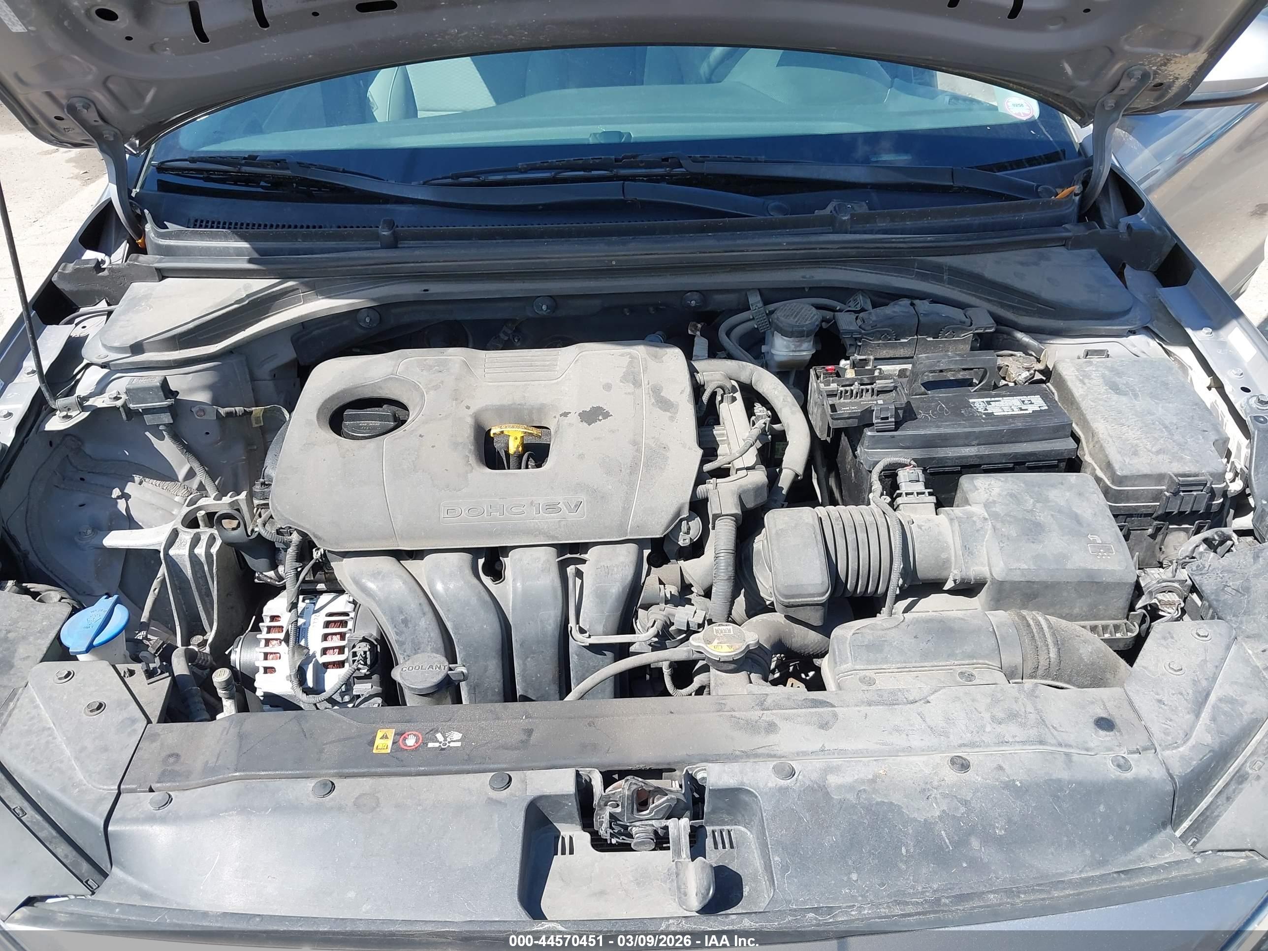 HYUNDAI ELANTRA image 10