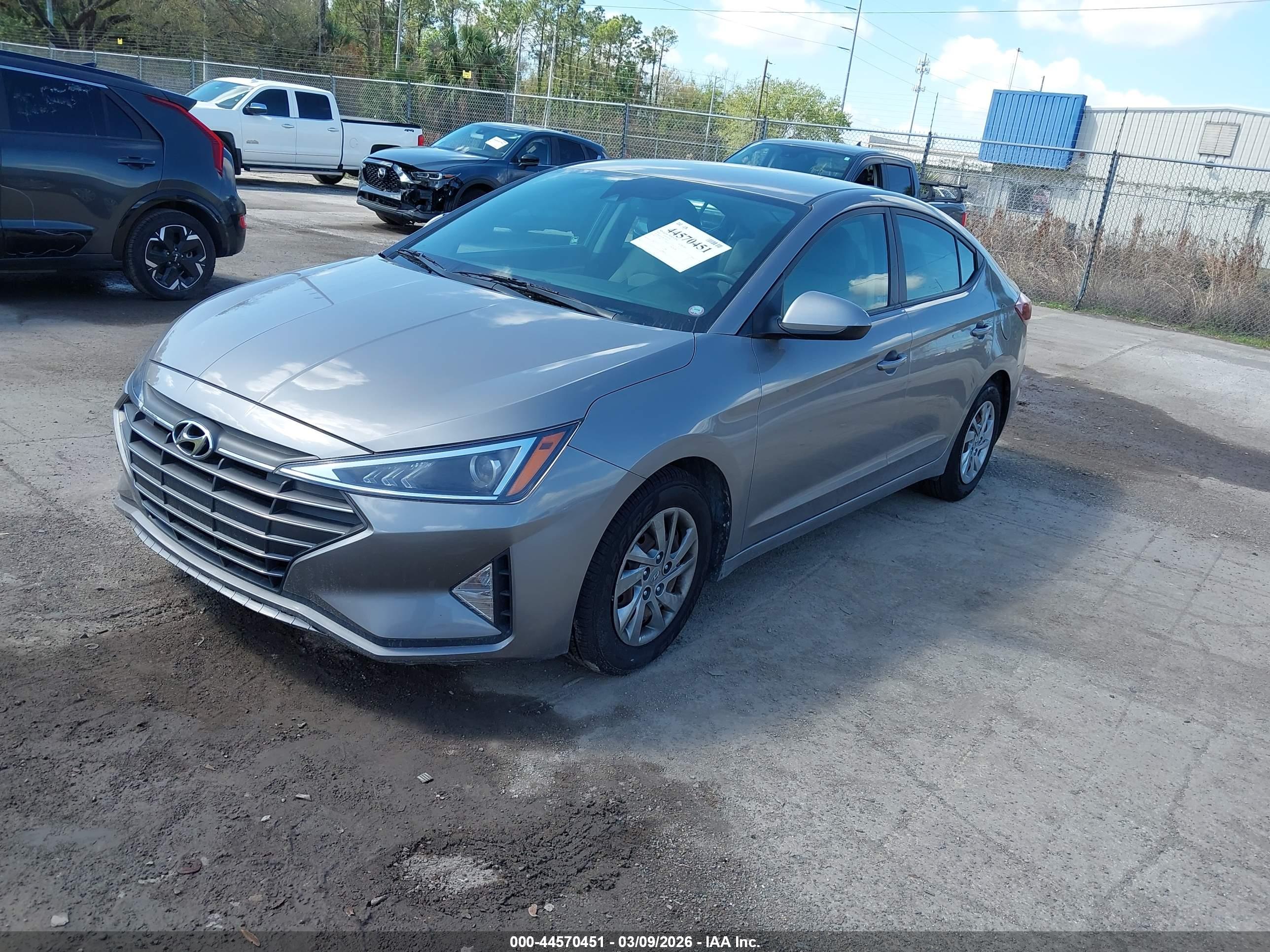 HYUNDAI ELANTRA image 2