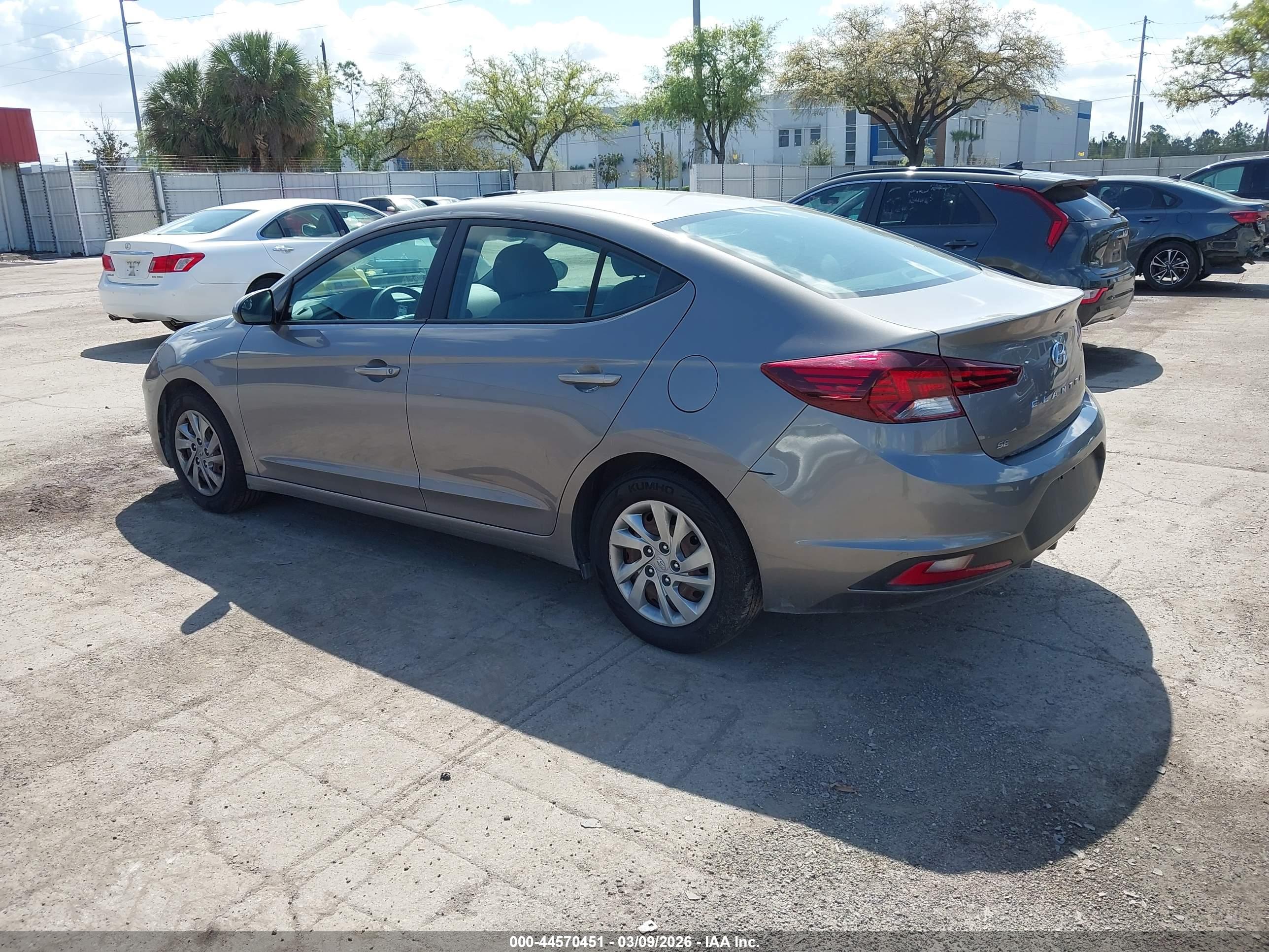HYUNDAI ELANTRA image 3