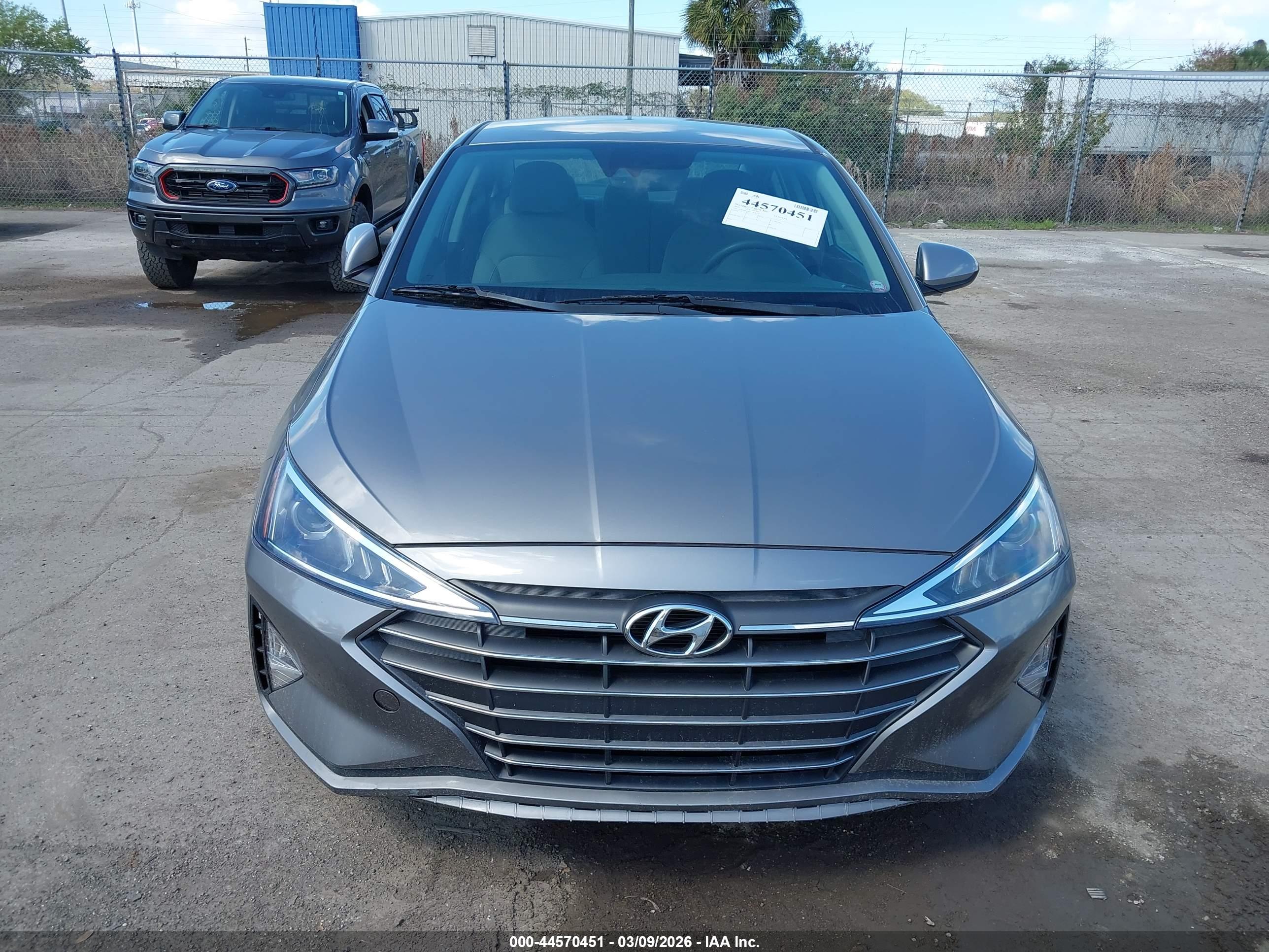 HYUNDAI ELANTRA image 6