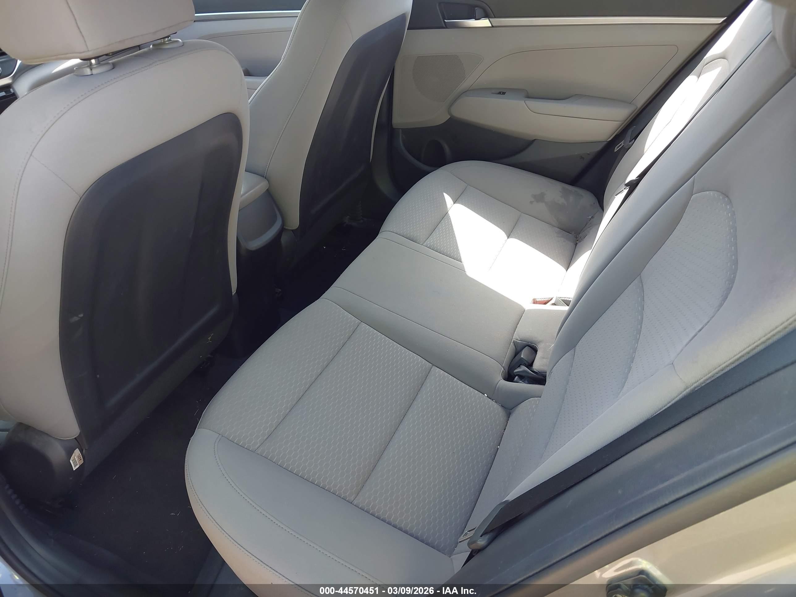 HYUNDAI ELANTRA image 8
