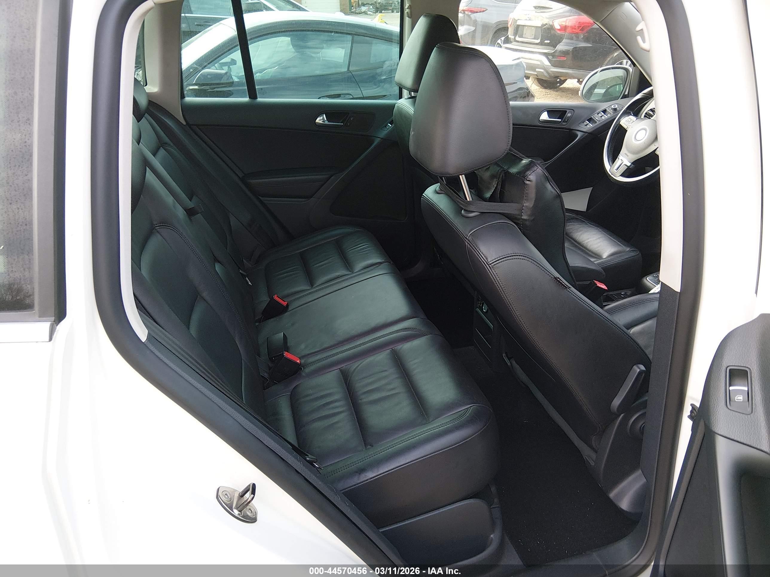 VOLKSWAGEN TIGUAN image 8