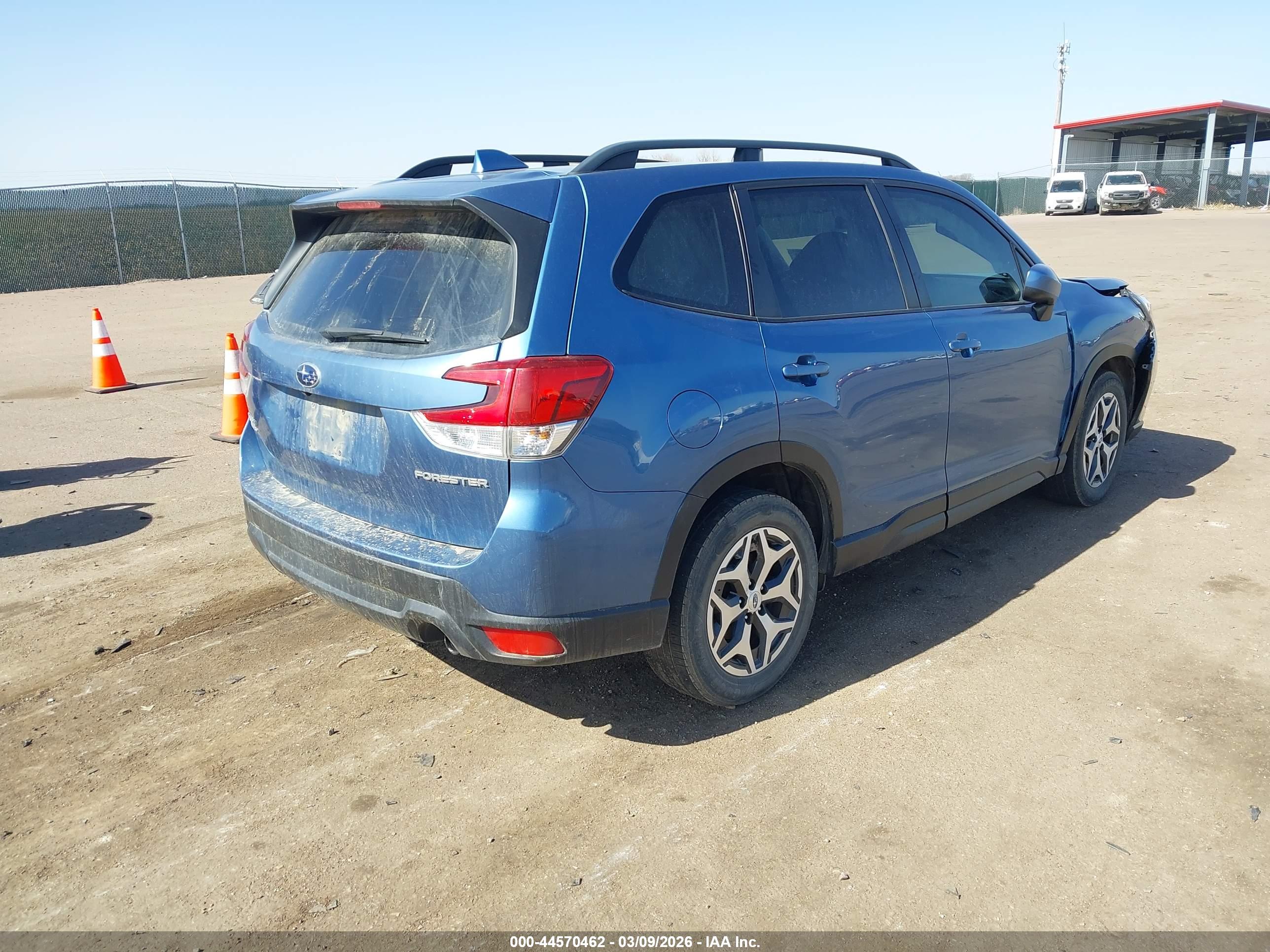 SUBARU FORESTER image 4