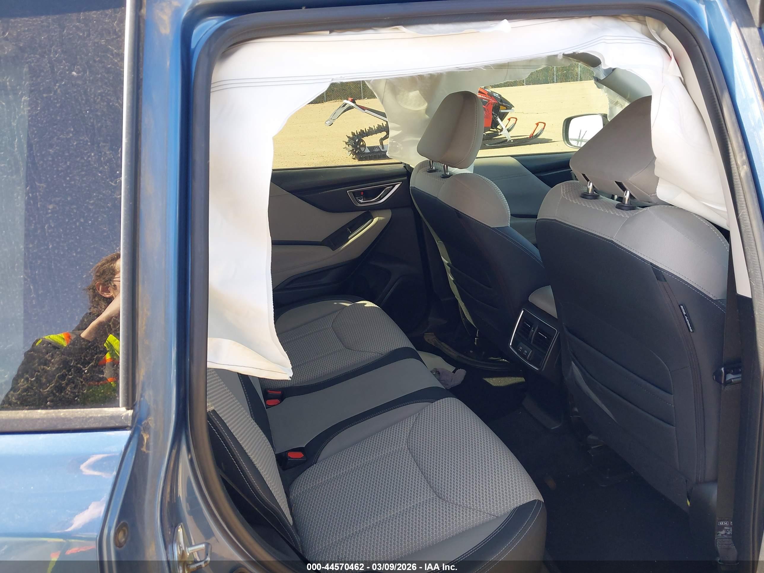 SUBARU FORESTER image 8