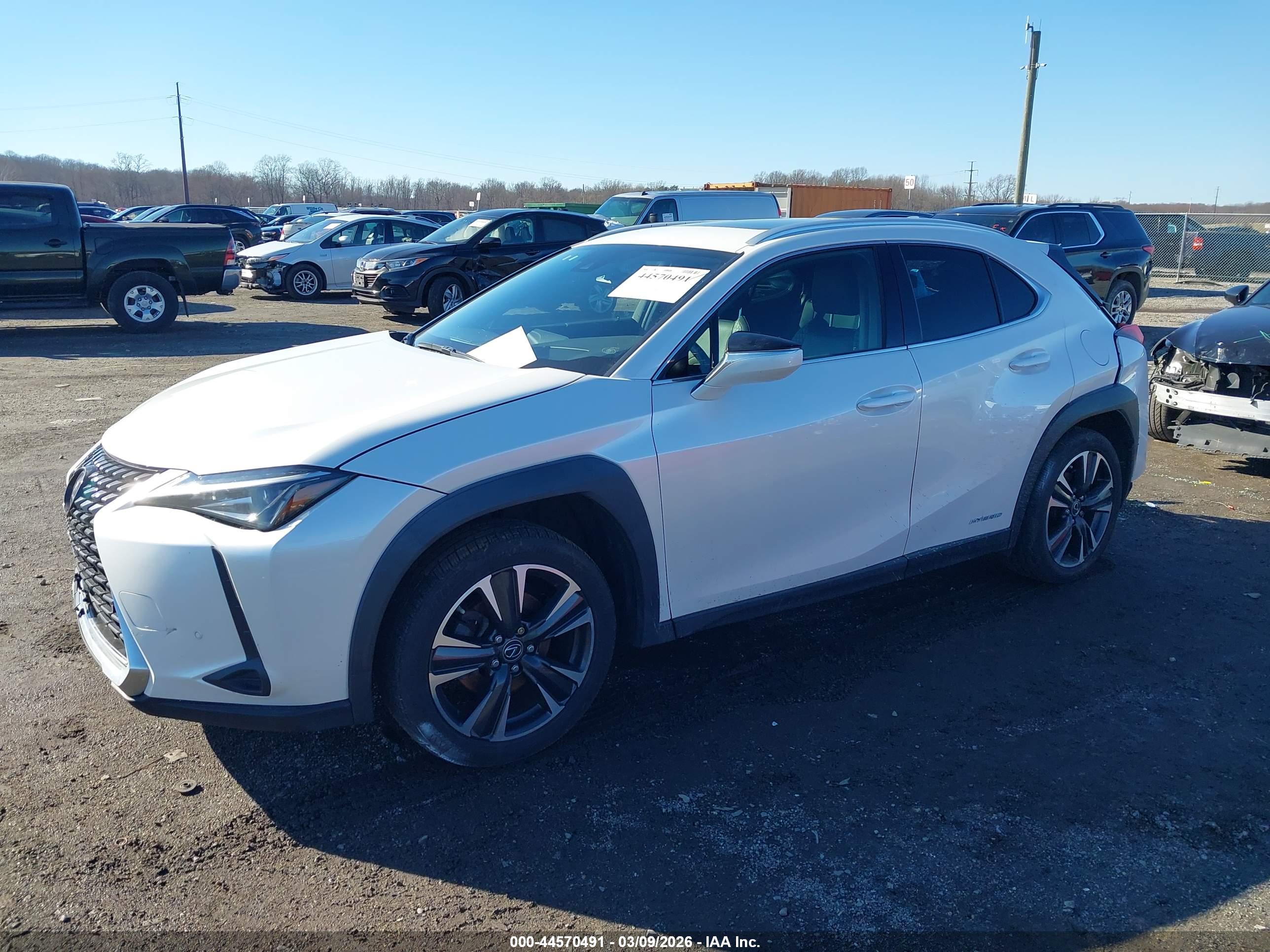LEXUS UX image 2