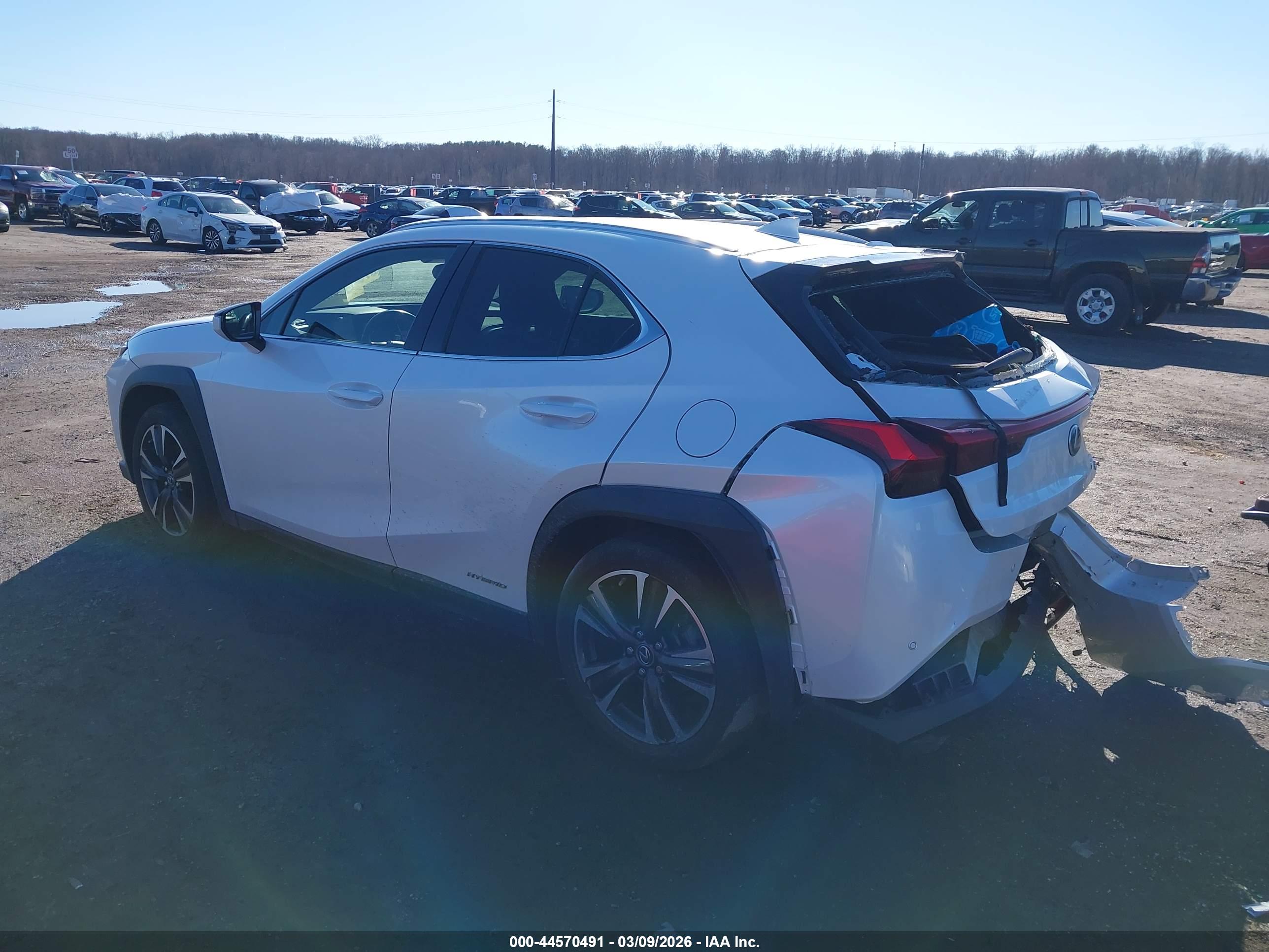 LEXUS UX image 3