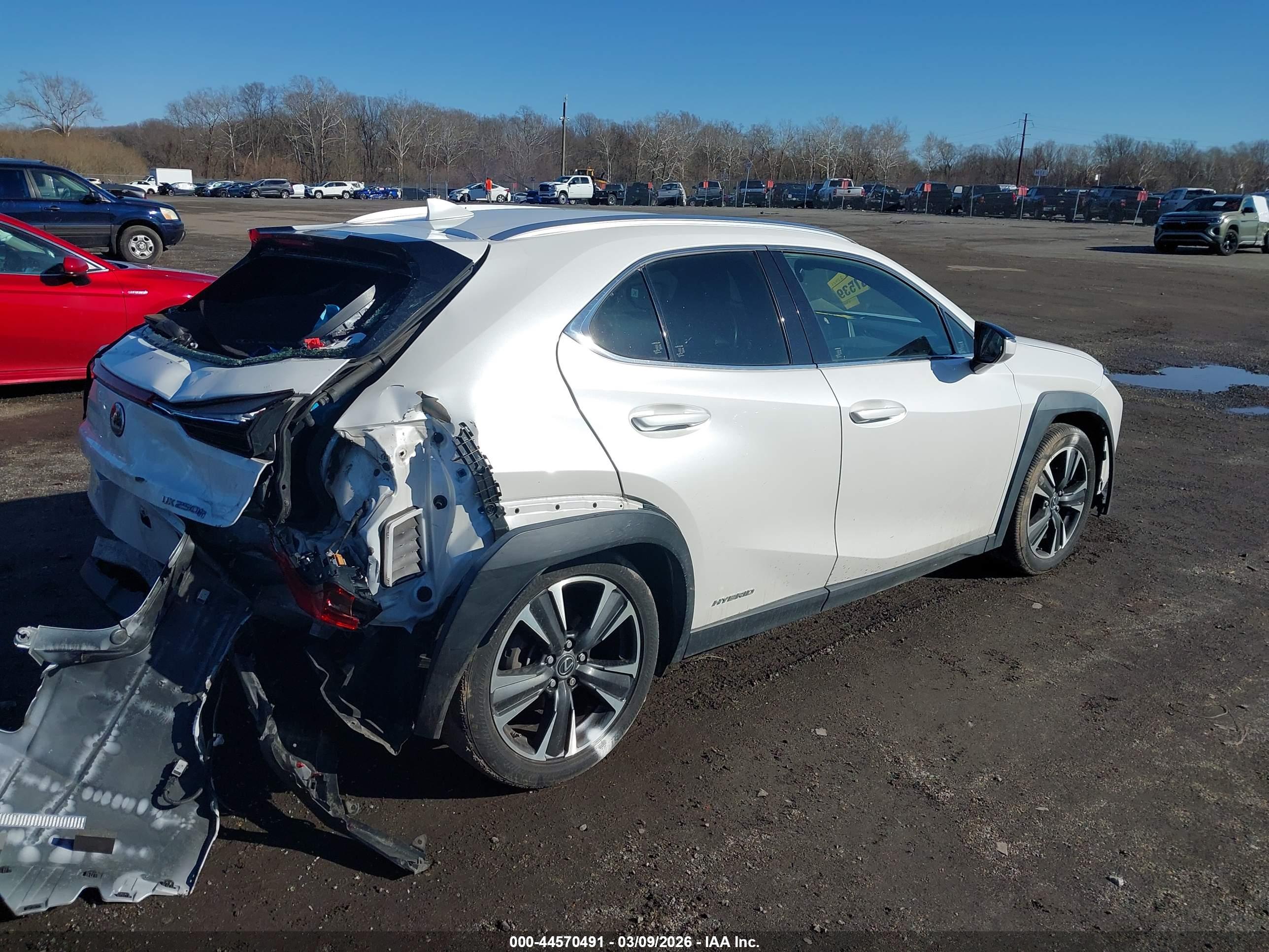 LEXUS UX image 4