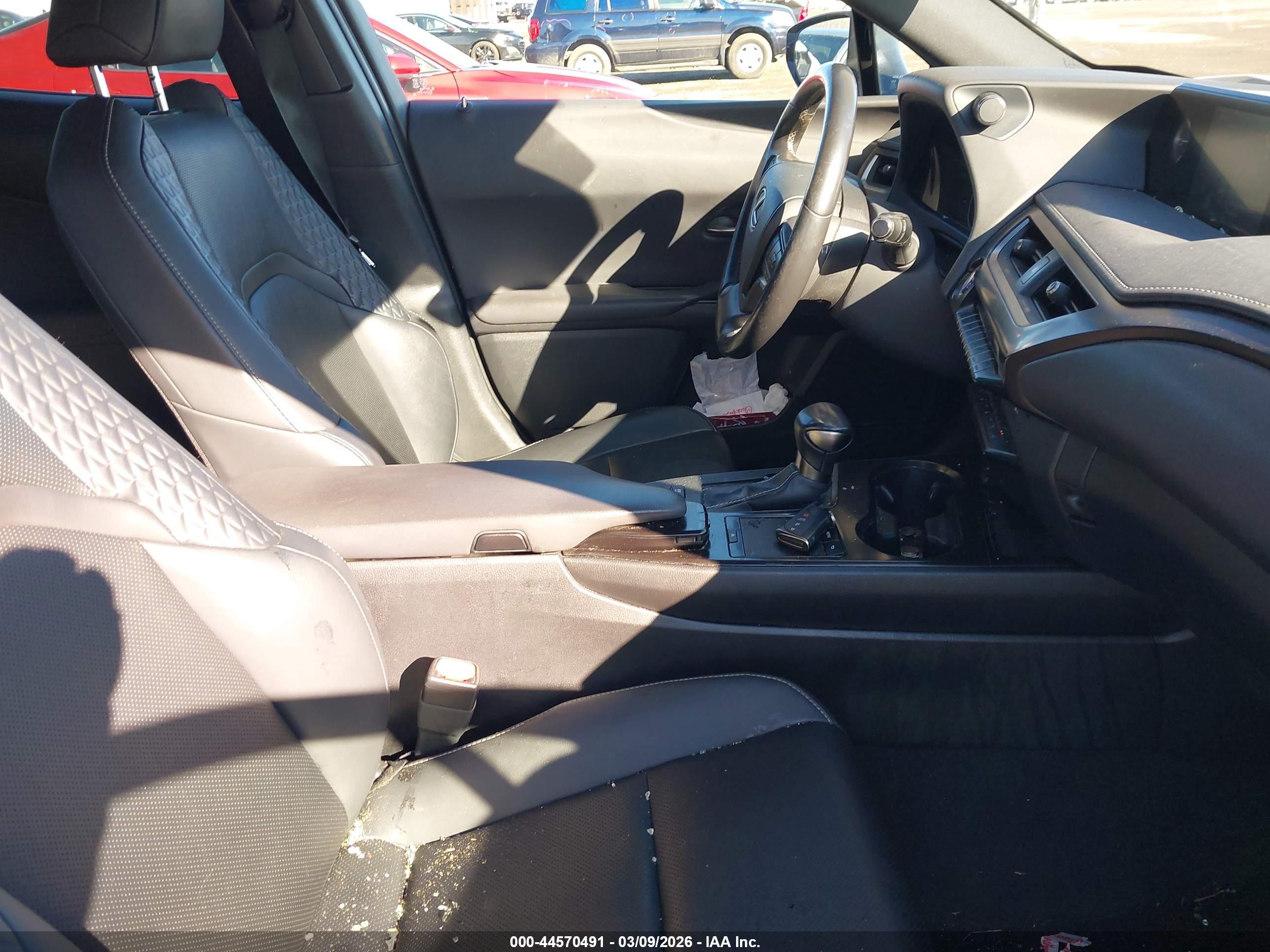LEXUS UX image 5