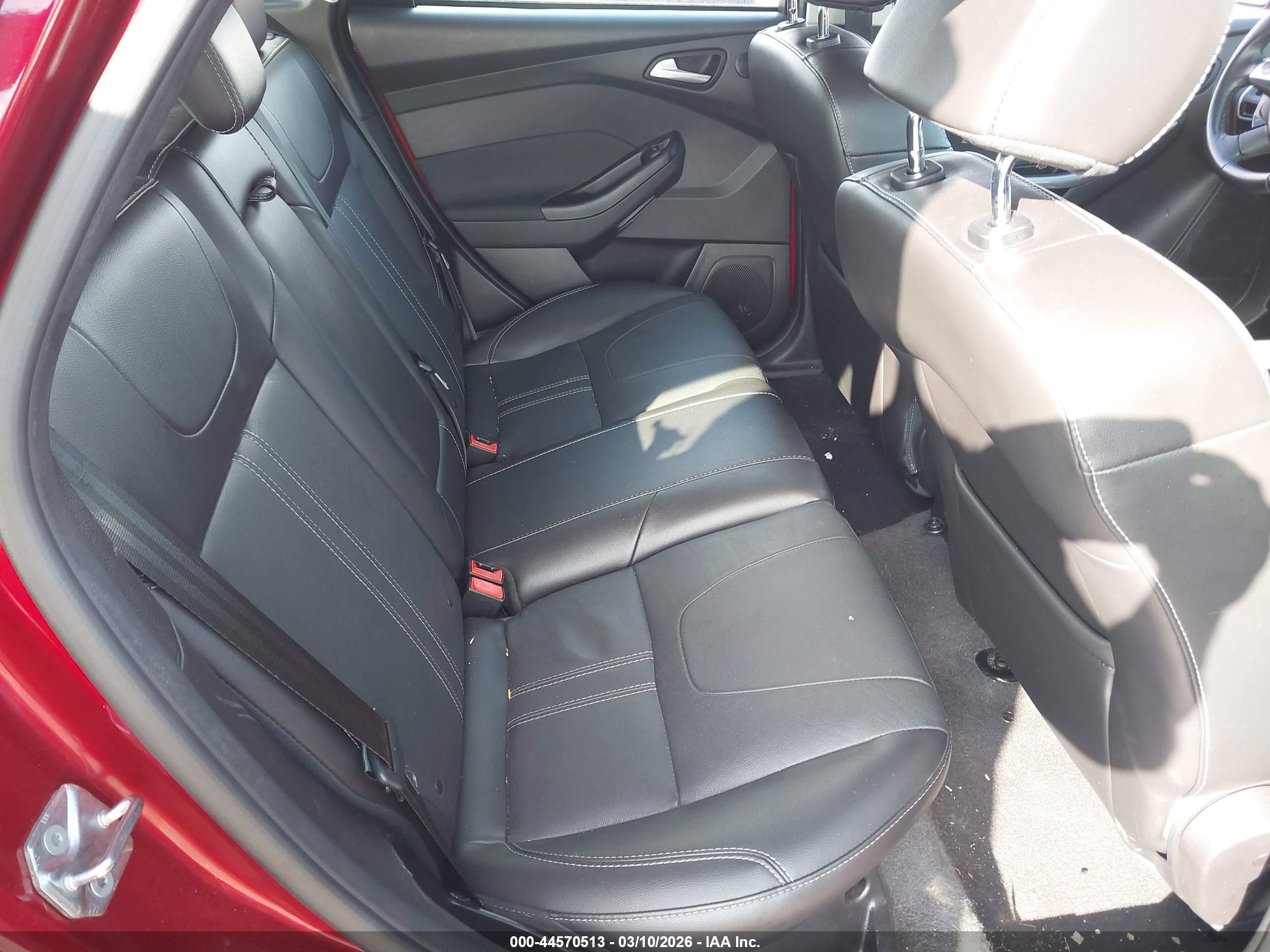 FORD FOCUS image 8