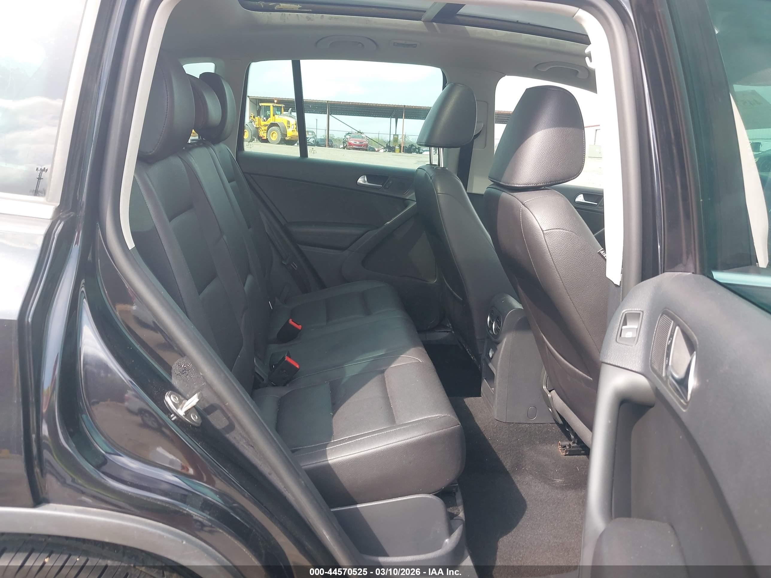 VOLKSWAGEN TIGUAN image 8