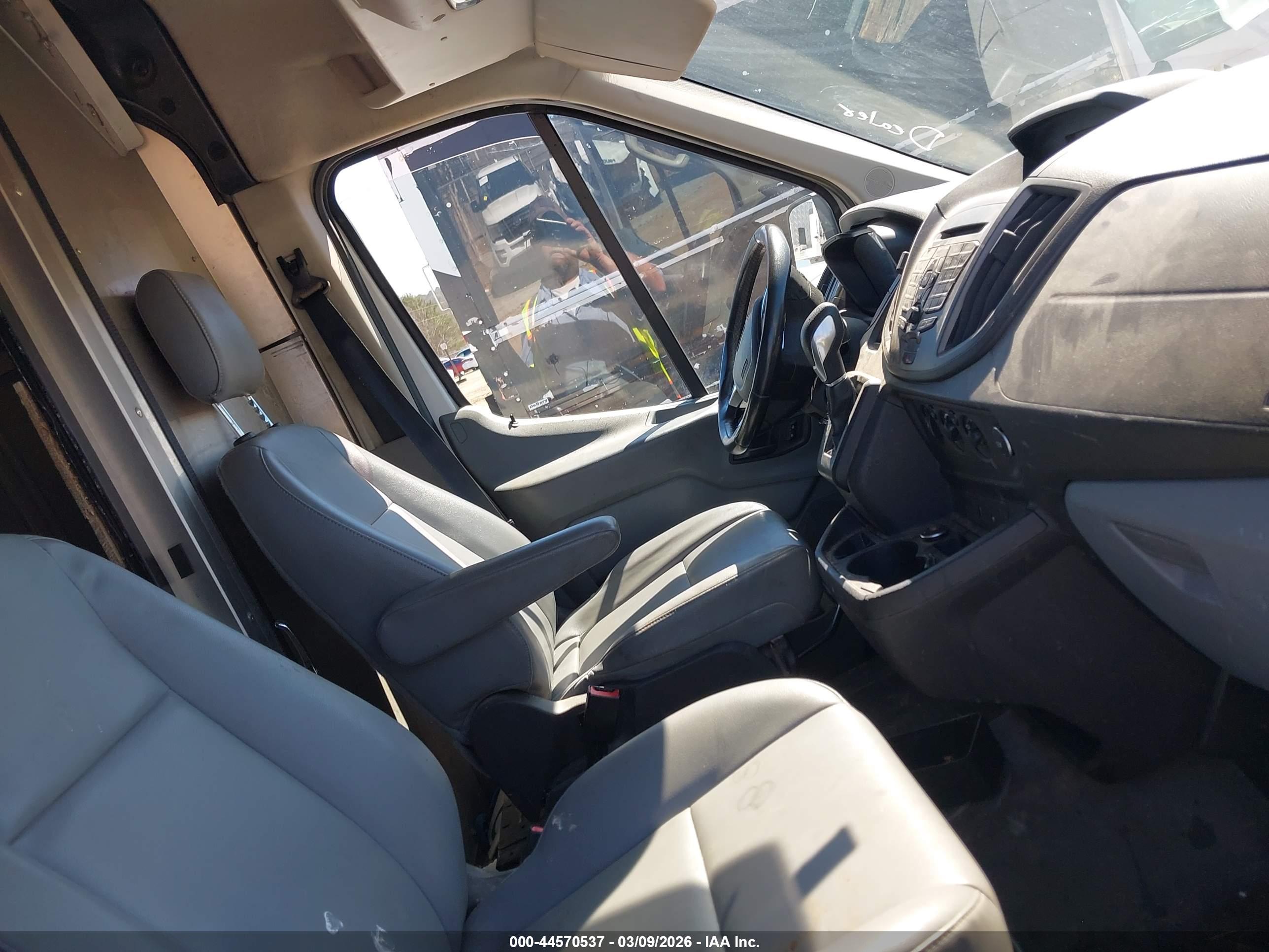 FORD TRANSIT-150 image 5