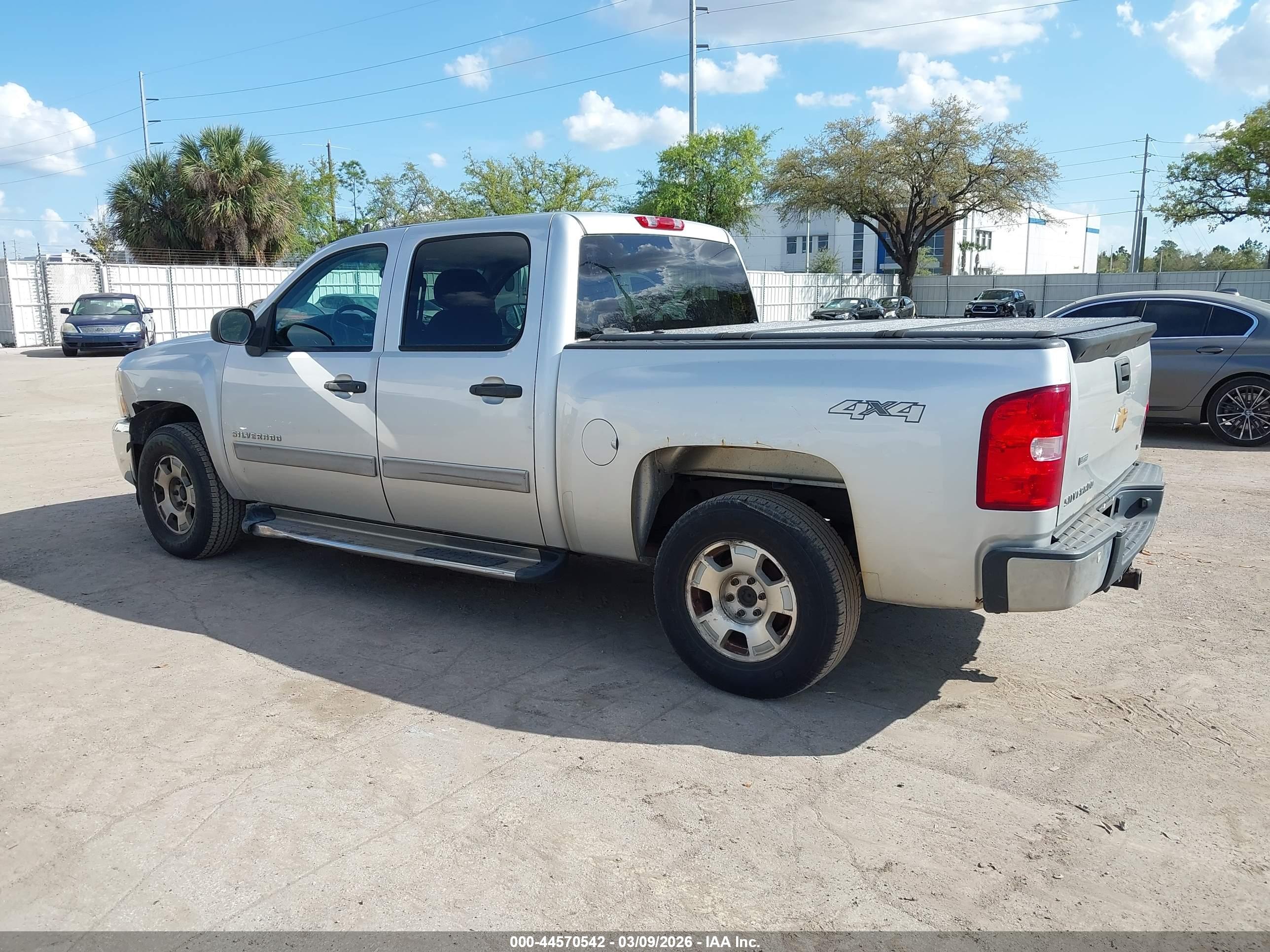 CHEVROLET SILVERADO image 3