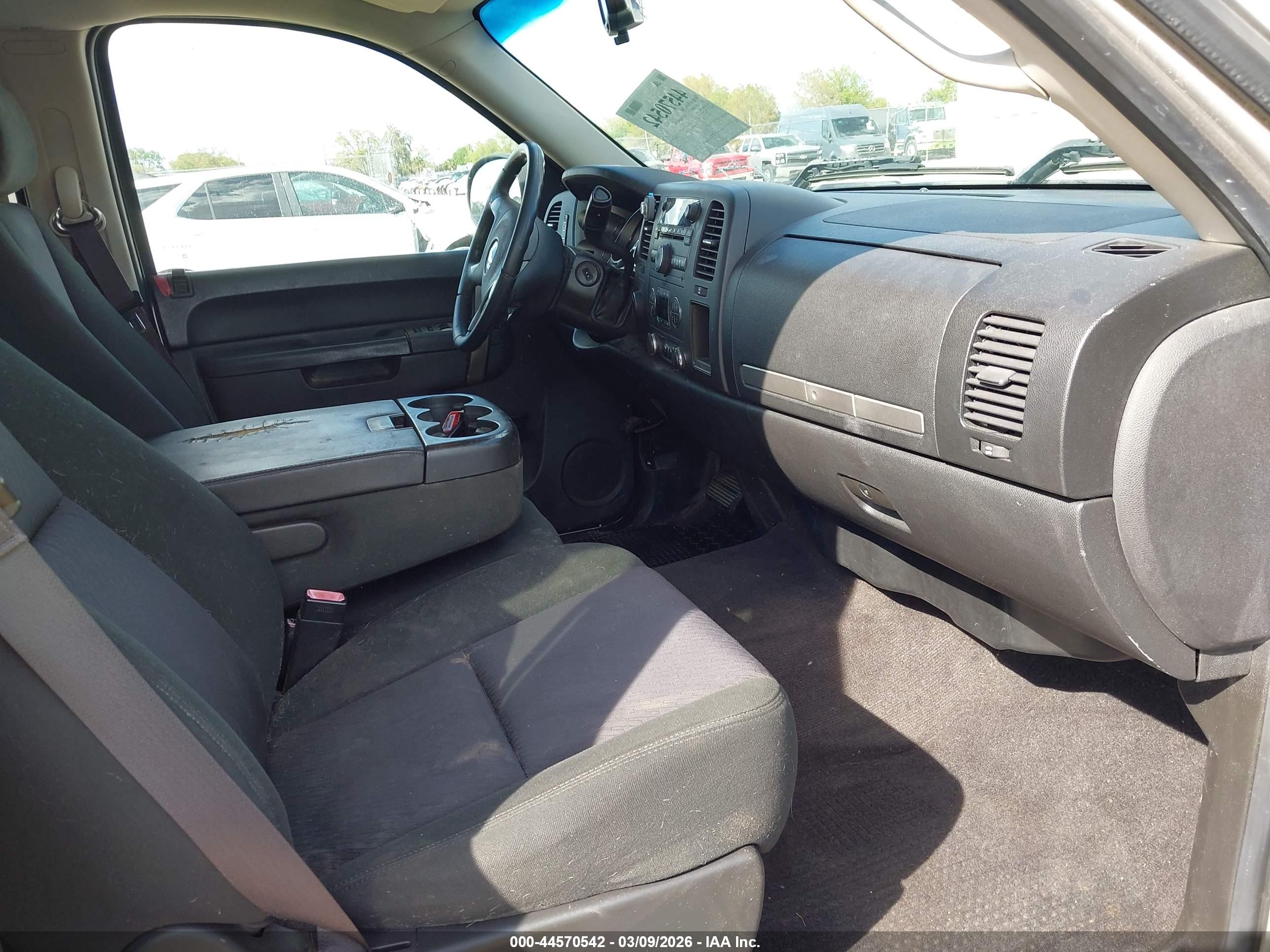 CHEVROLET SILVERADO image 5
